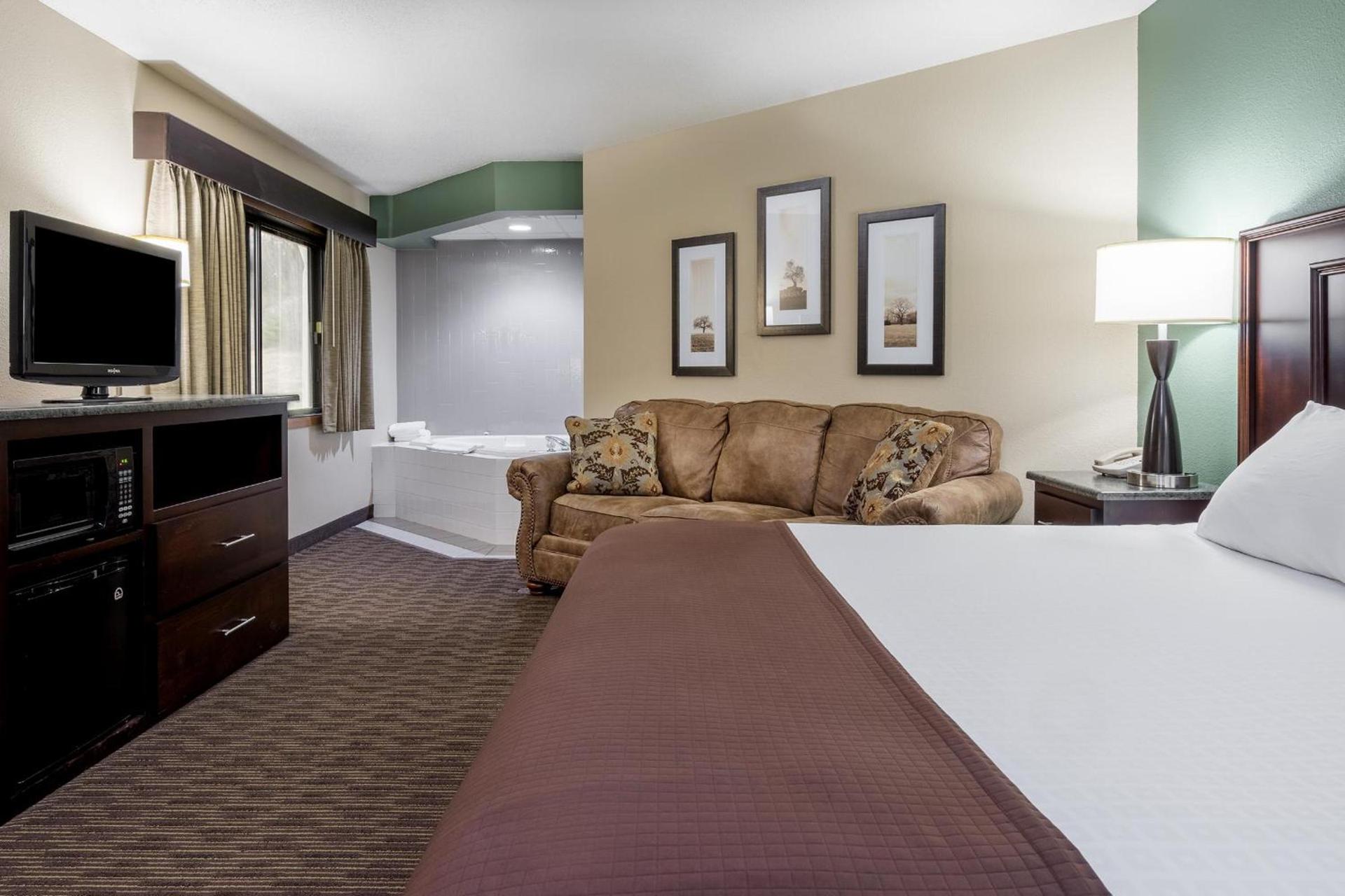 AmericInn by Wyndham West Salem photo 9