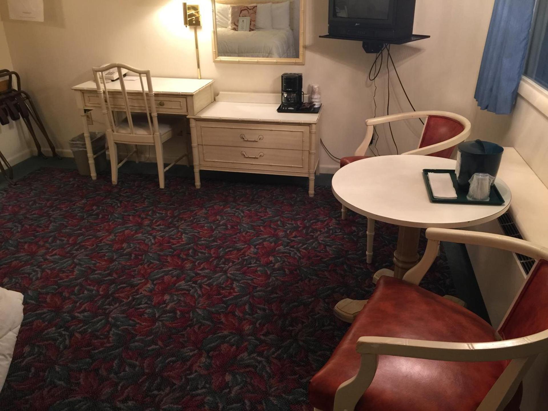 Cedar Motor Inn photo 73