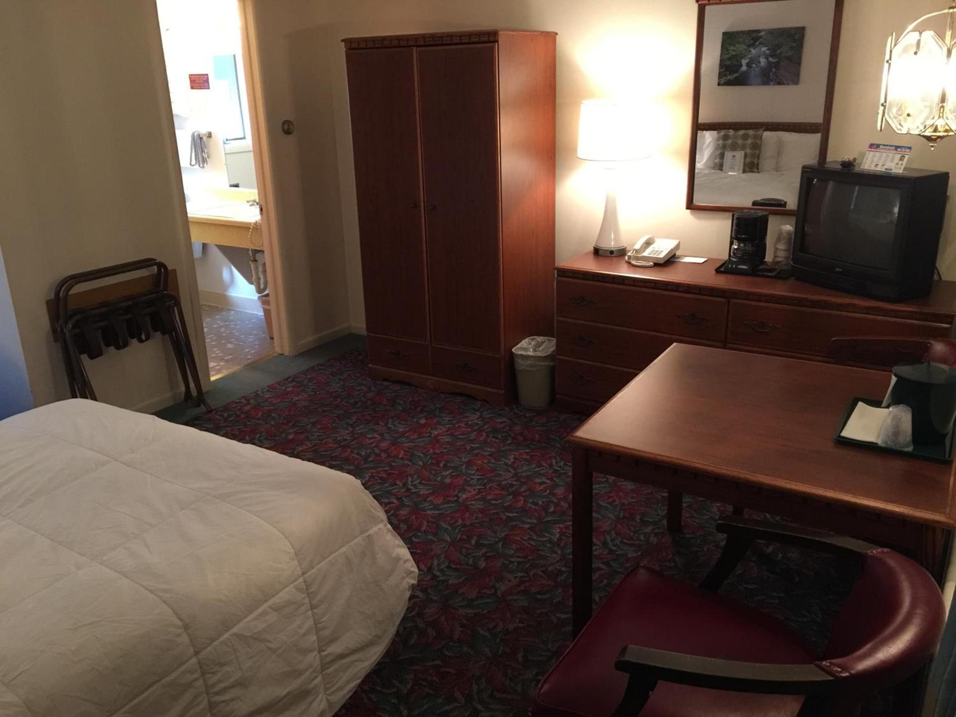 Cedar Motor Inn photo 11