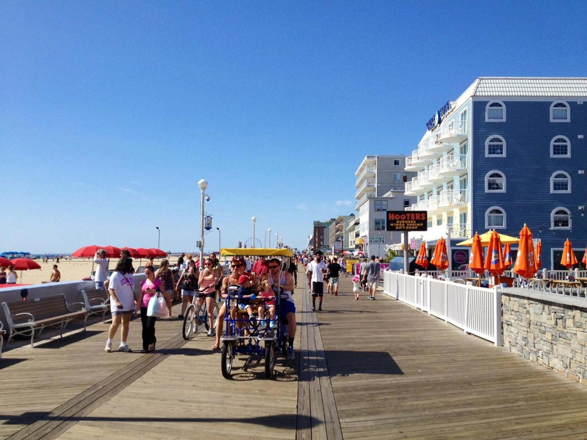 Tidelands Caribbean Boardwalk Hotel and Suites photo 11