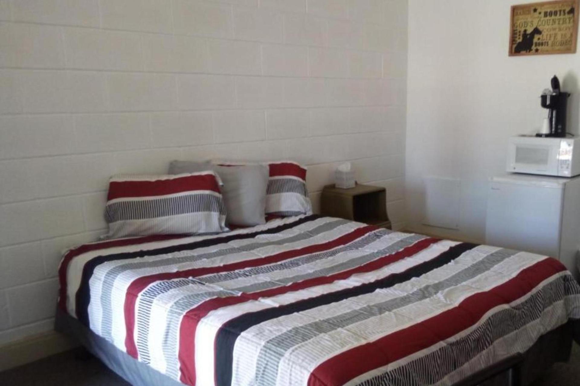 Love Hotels Murdo by OYO on Interstate 90 photo 7