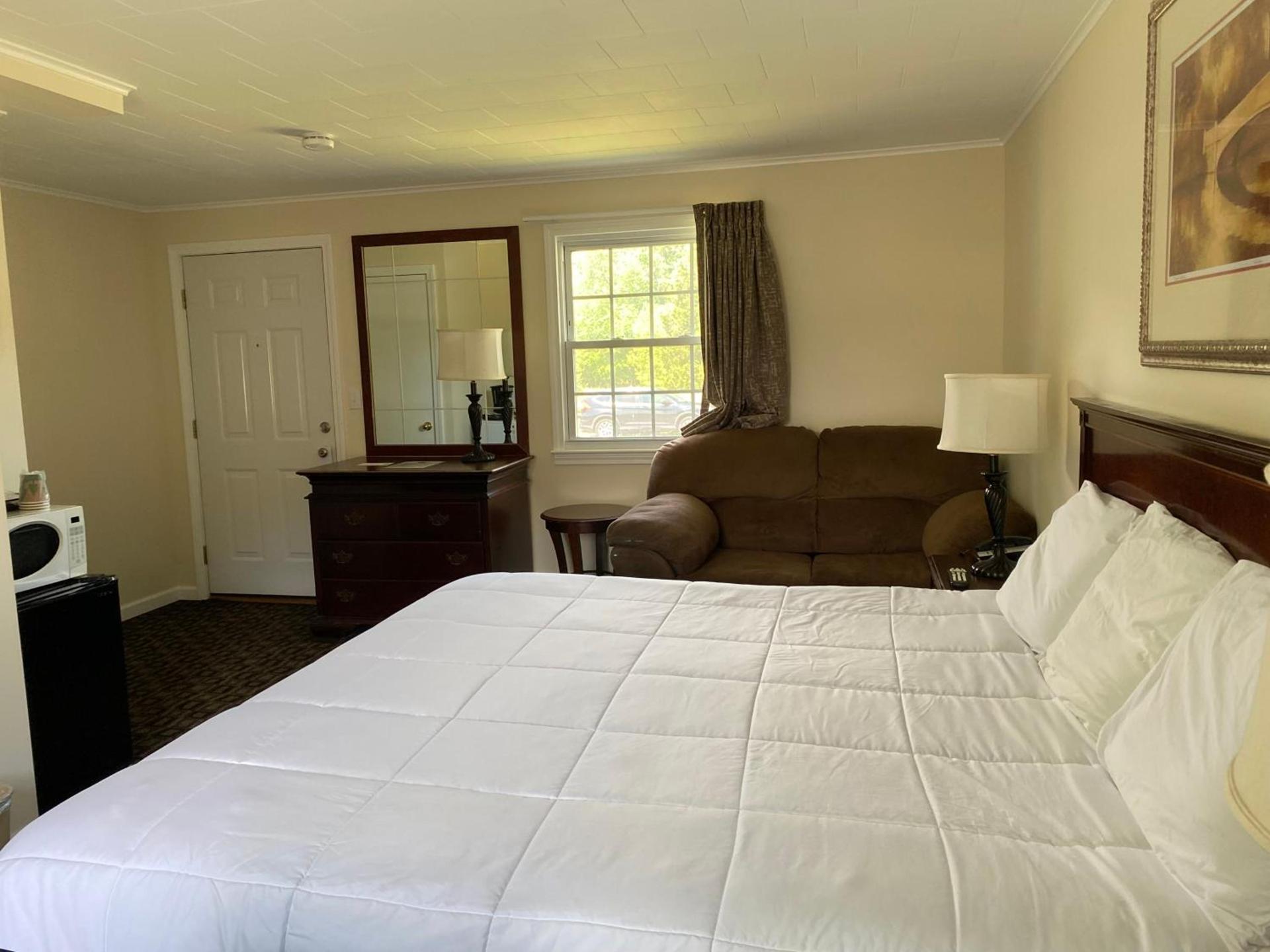 Villager Motel photo 30