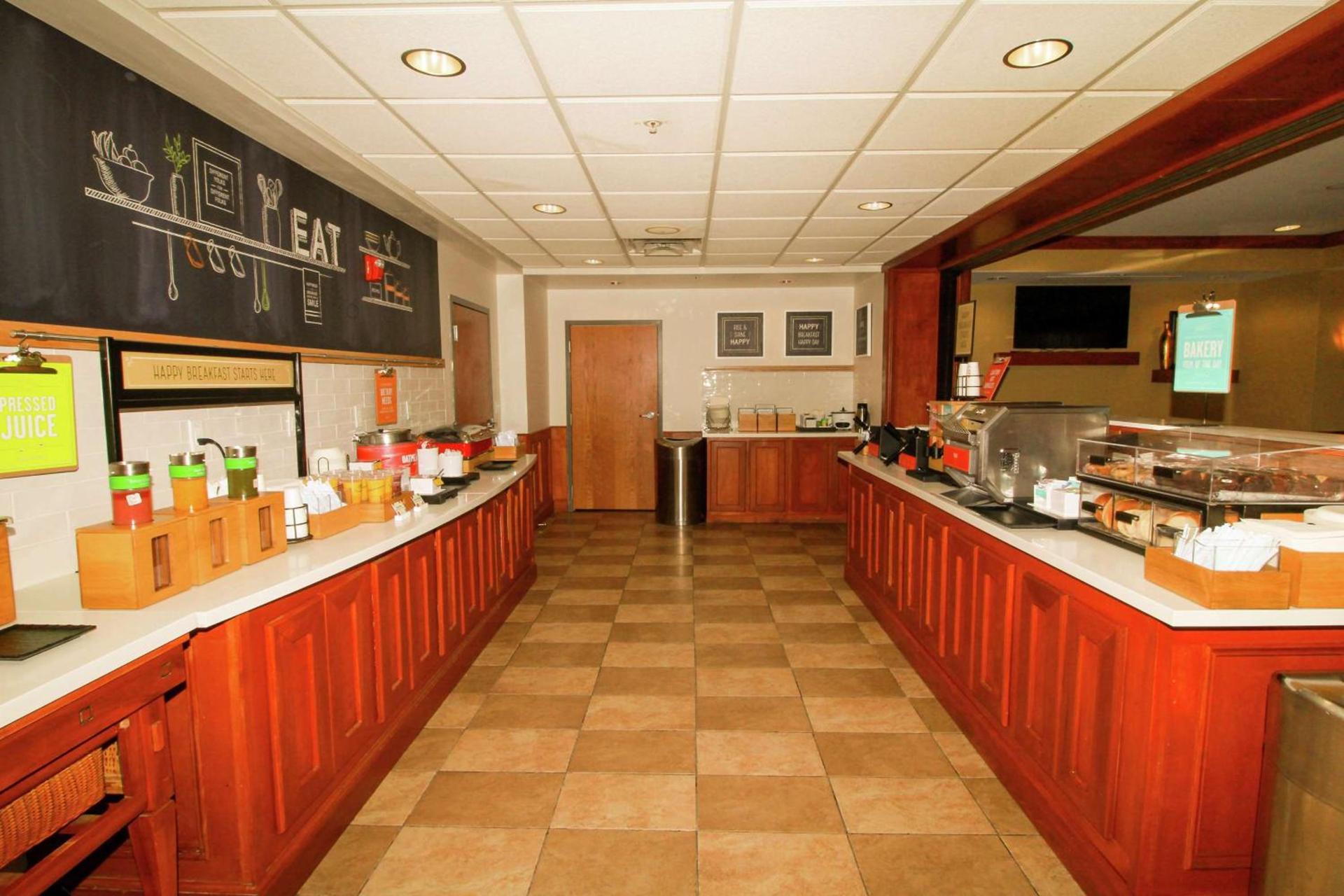 Hampton Inn Commerce/Novi photo 9