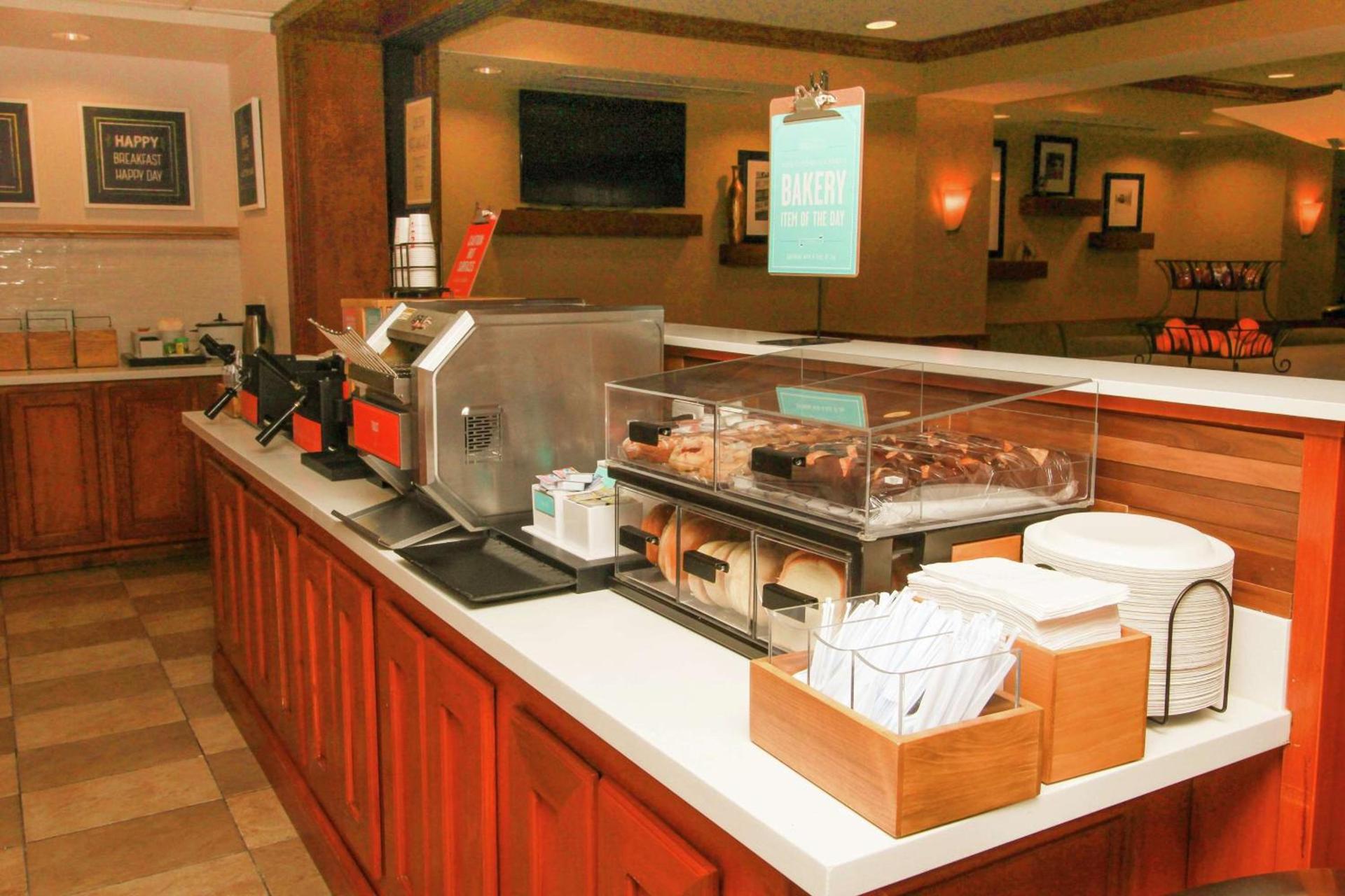 Hampton Inn Commerce/Novi photo 11