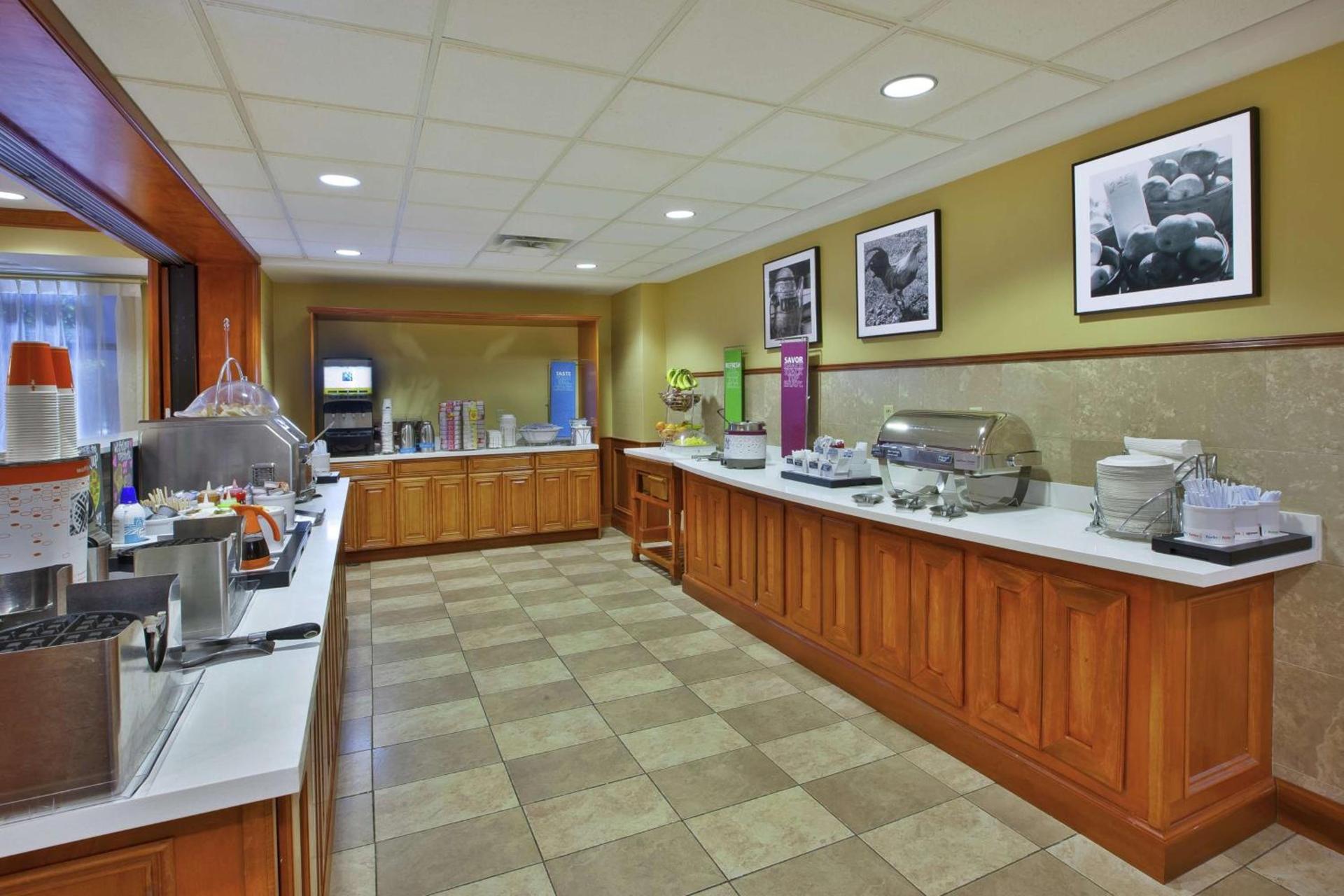 Hampton Inn Commerce/Novi photo 13