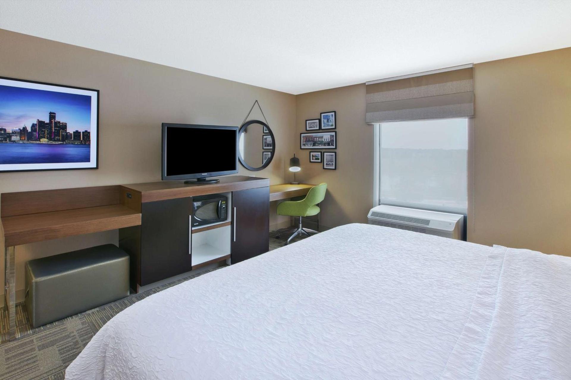 Hampton Inn Commerce/Novi photo 27