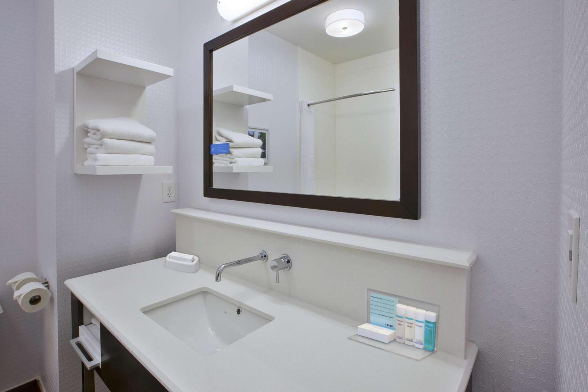 Hampton Inn Commerce/Novi photo 29