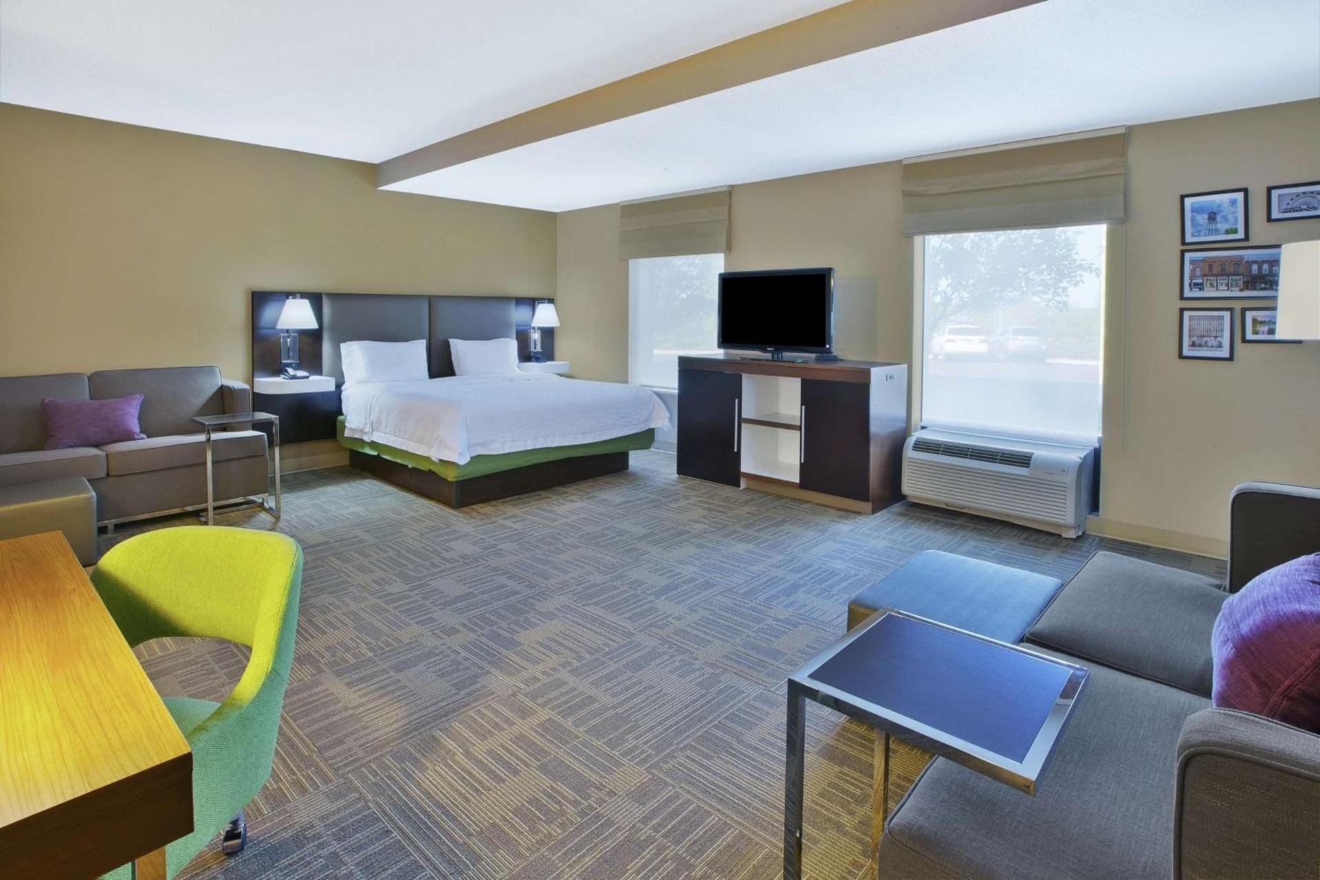 Hampton Inn Commerce/Novi photo 32