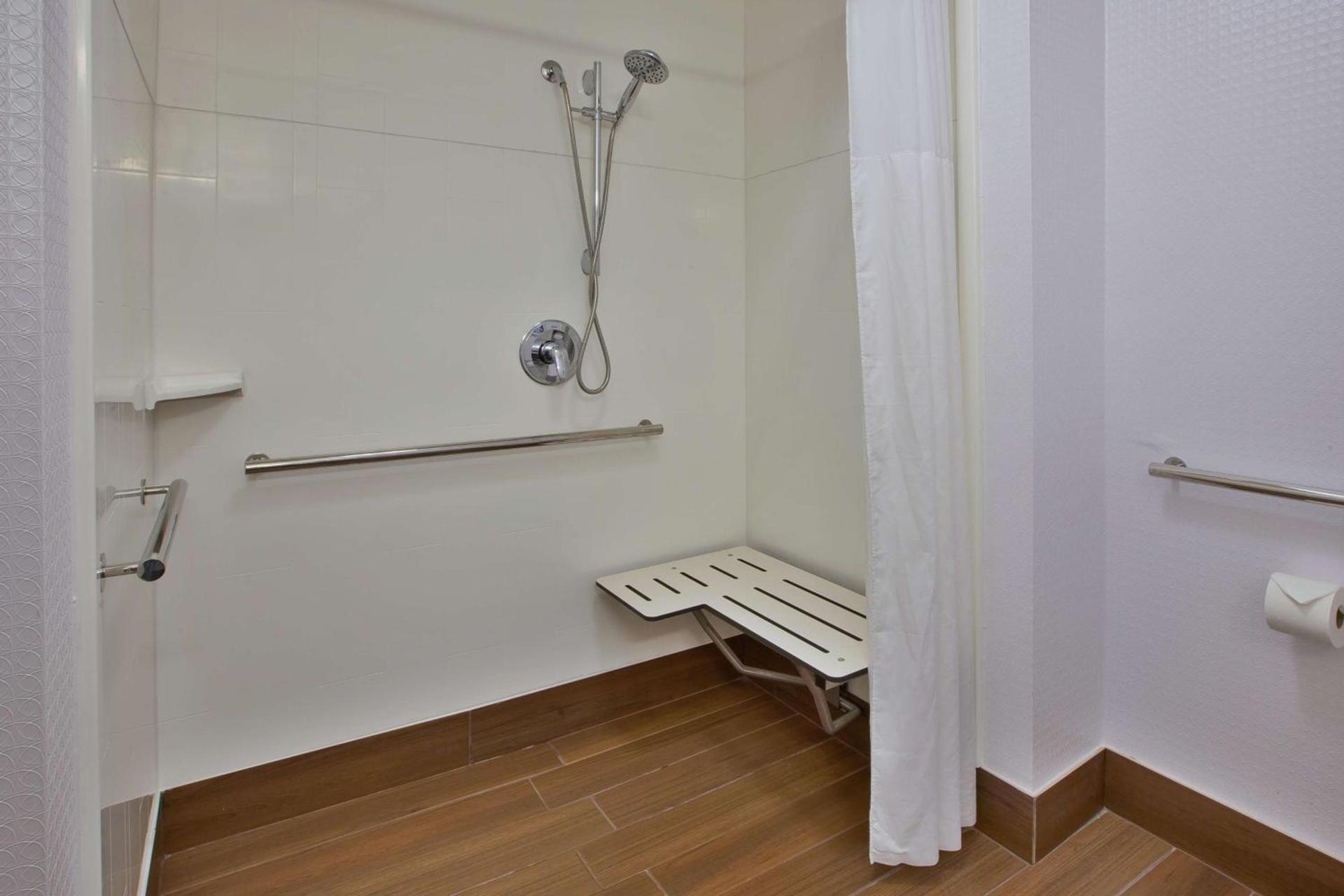 Hampton Inn Commerce/Novi photo 34