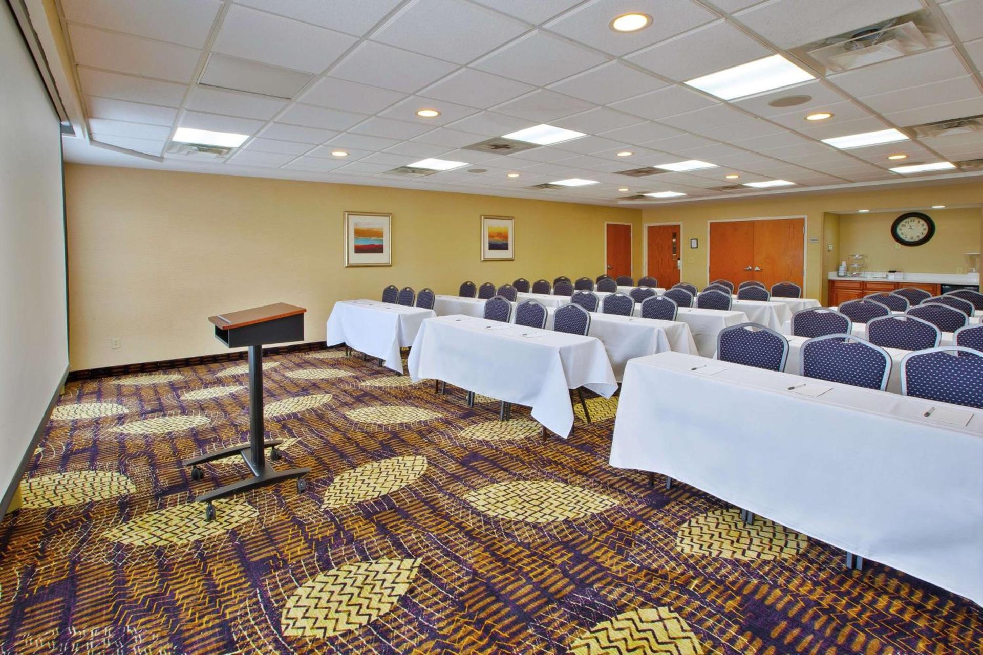 Hampton Inn Commerce/Novi photo 40