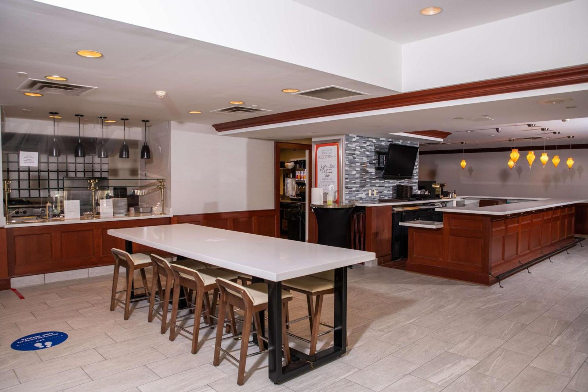 Hilton Garden Inn Erie photo 10