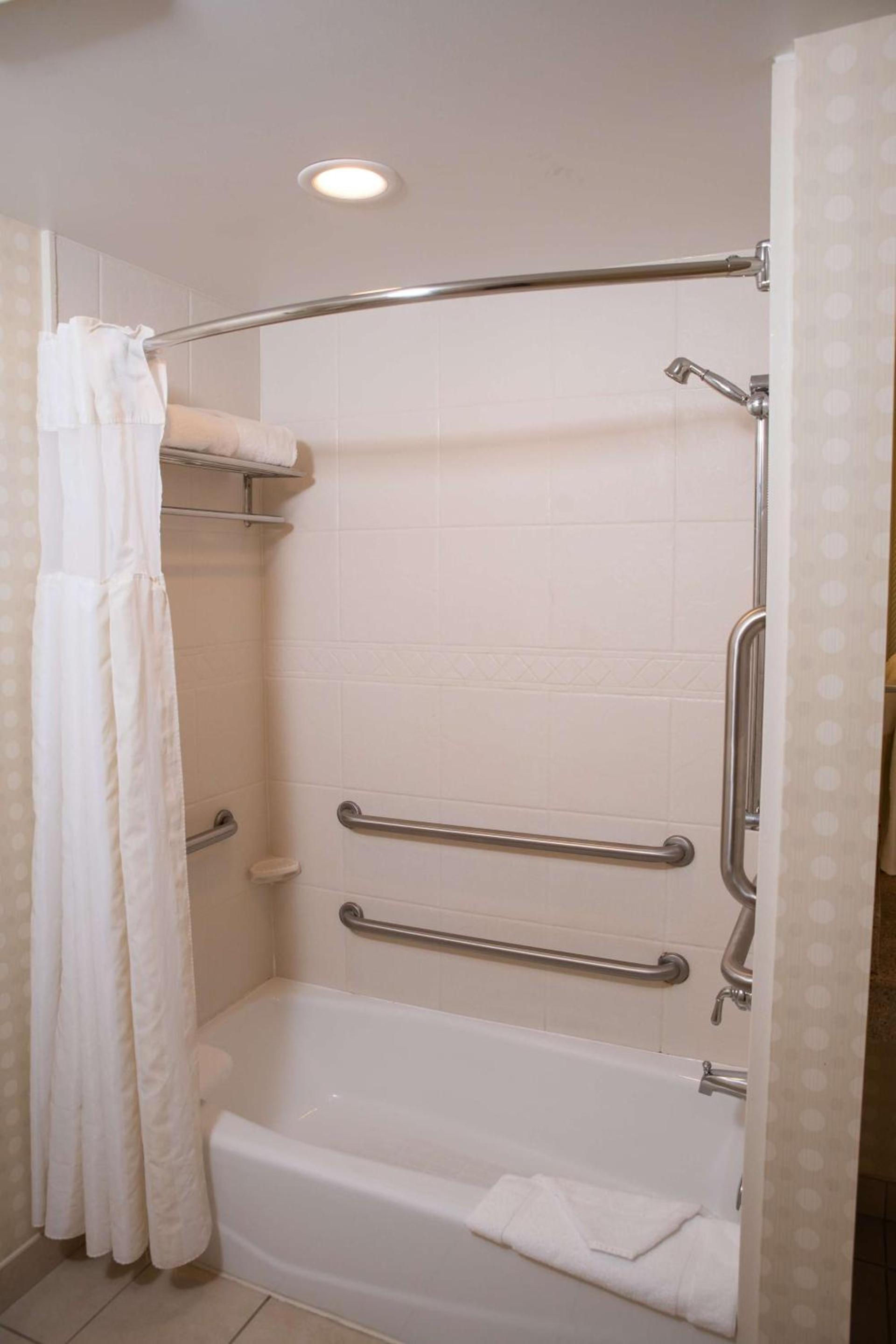 Hilton Garden Inn Erie photo 19