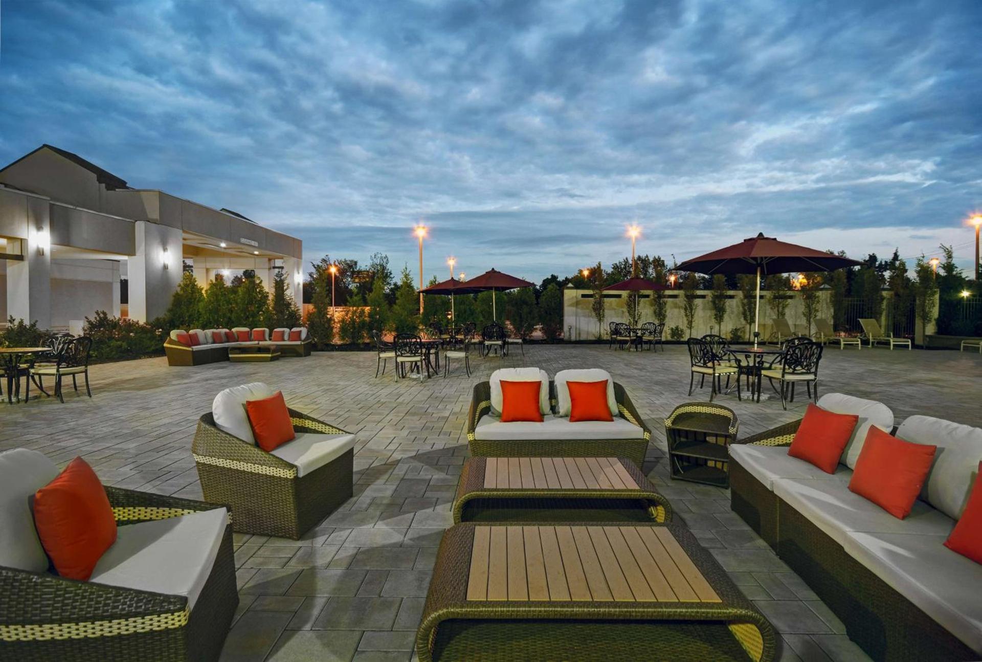 Hilton Hasbrouck Heights-Meadowlands photo 2