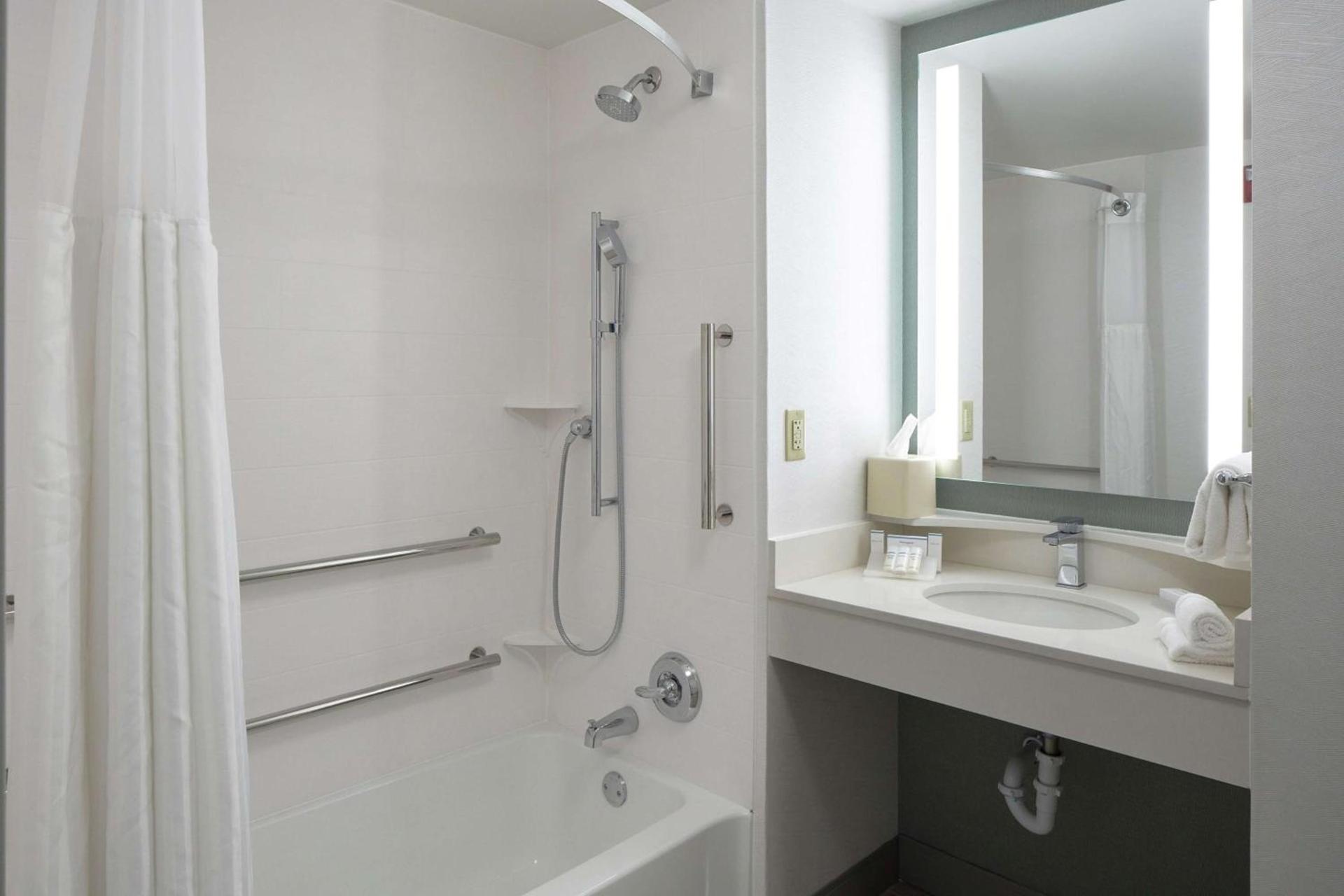 Hilton Garden Inn Evansville photo 32