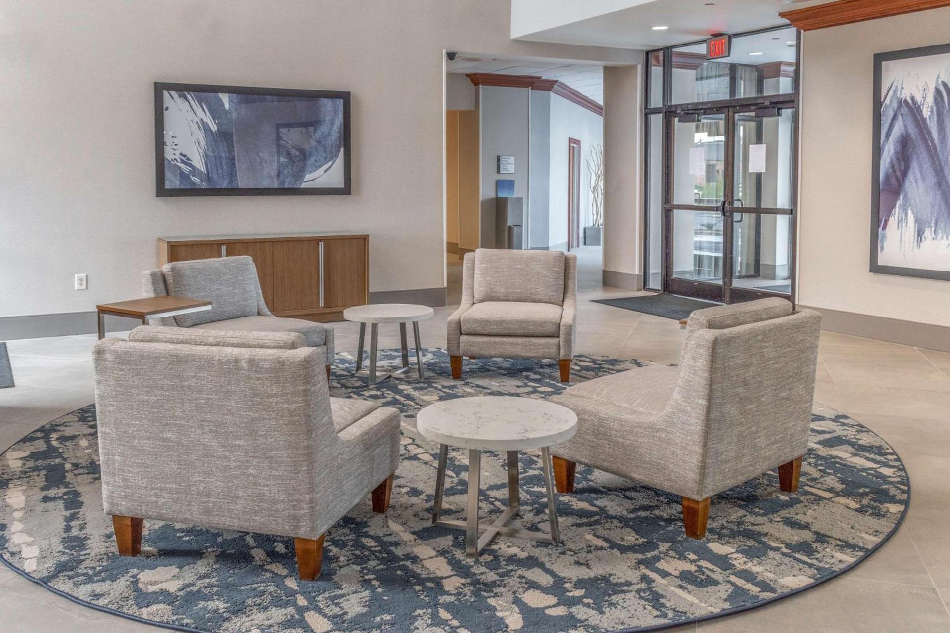 DoubleTree by Hilton New Bern - Riverfront photo 8