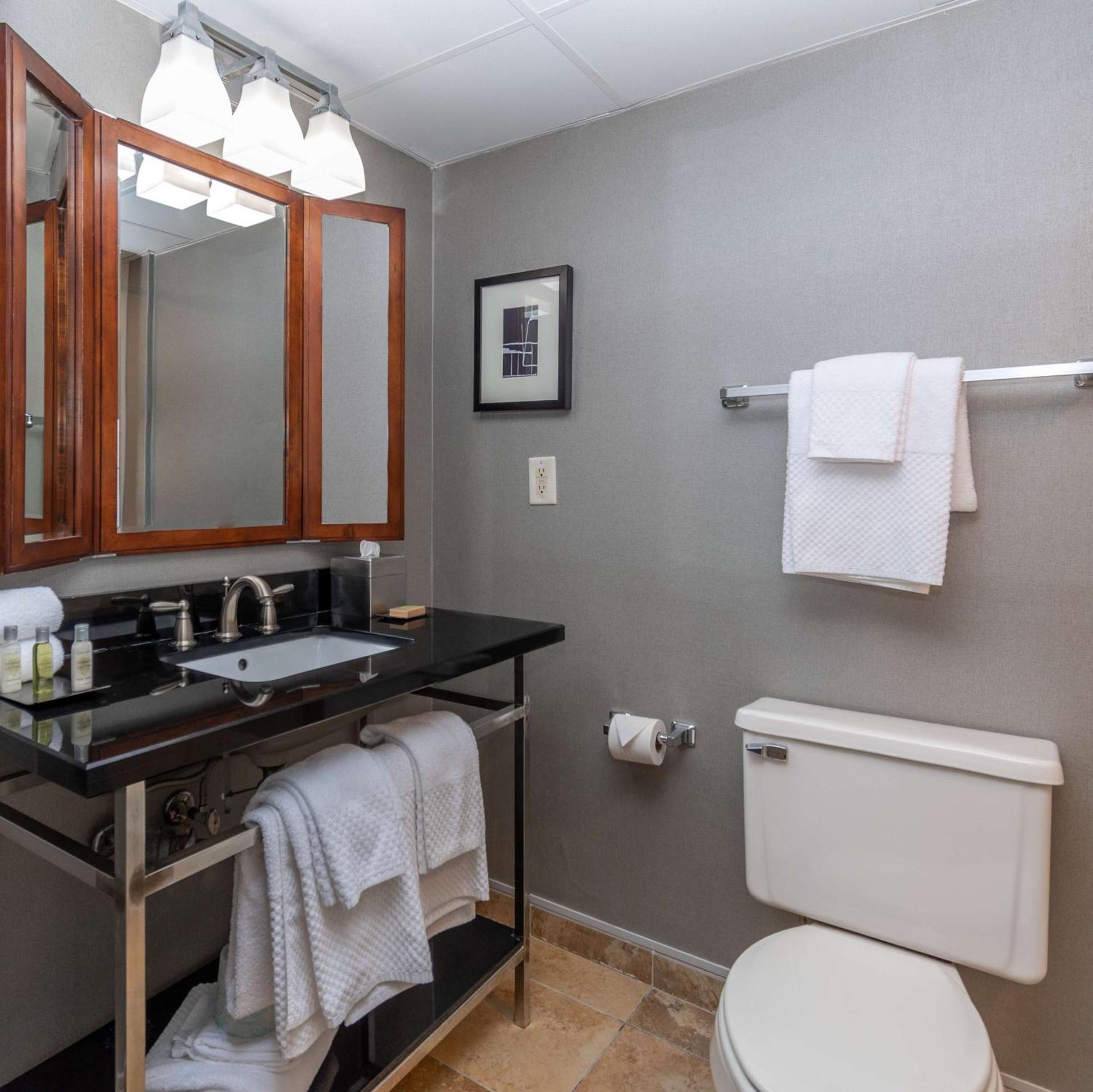 DoubleTree by Hilton New Bern - Riverfront photo 13