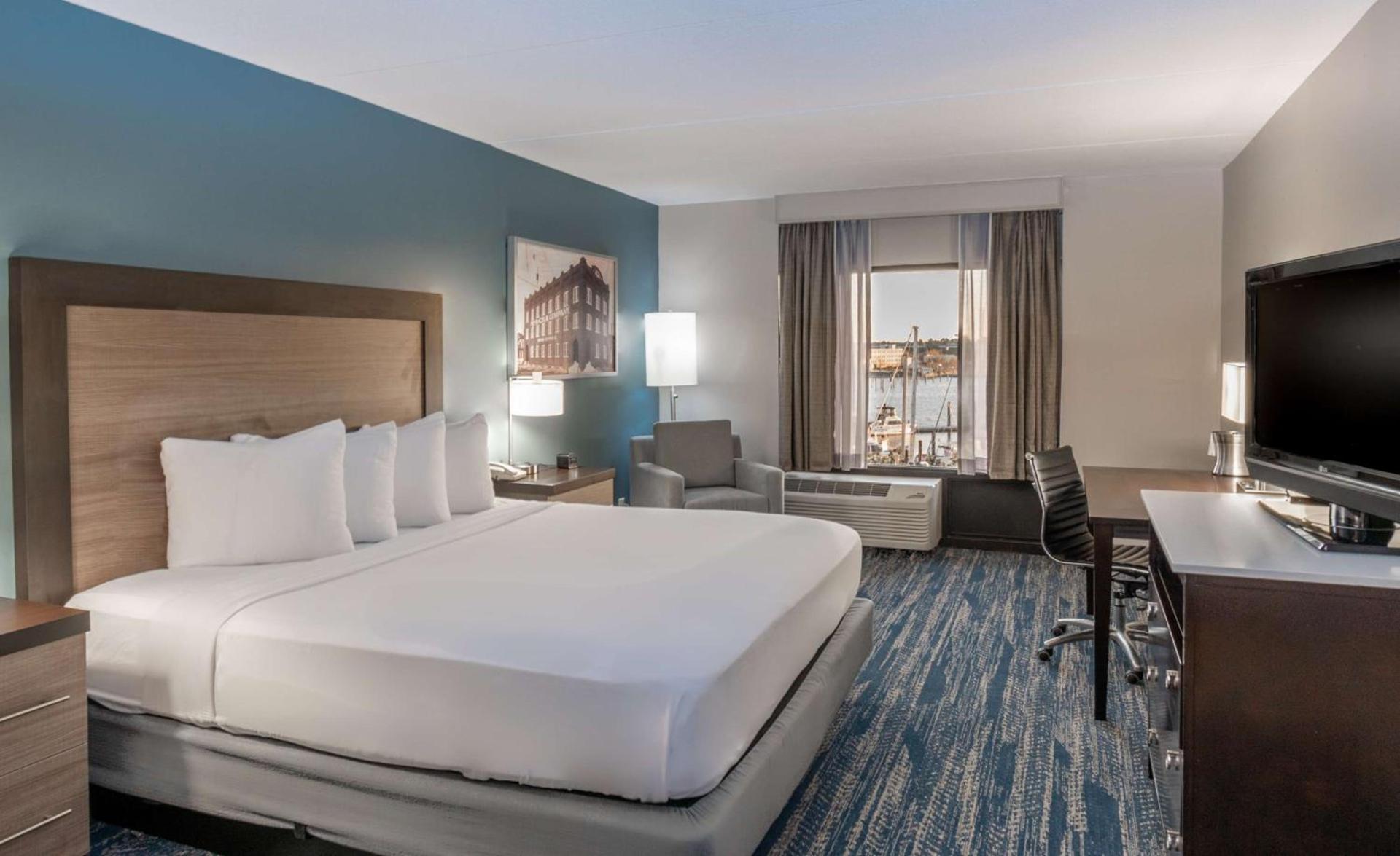 DoubleTree by Hilton New Bern - Riverfront photo 14