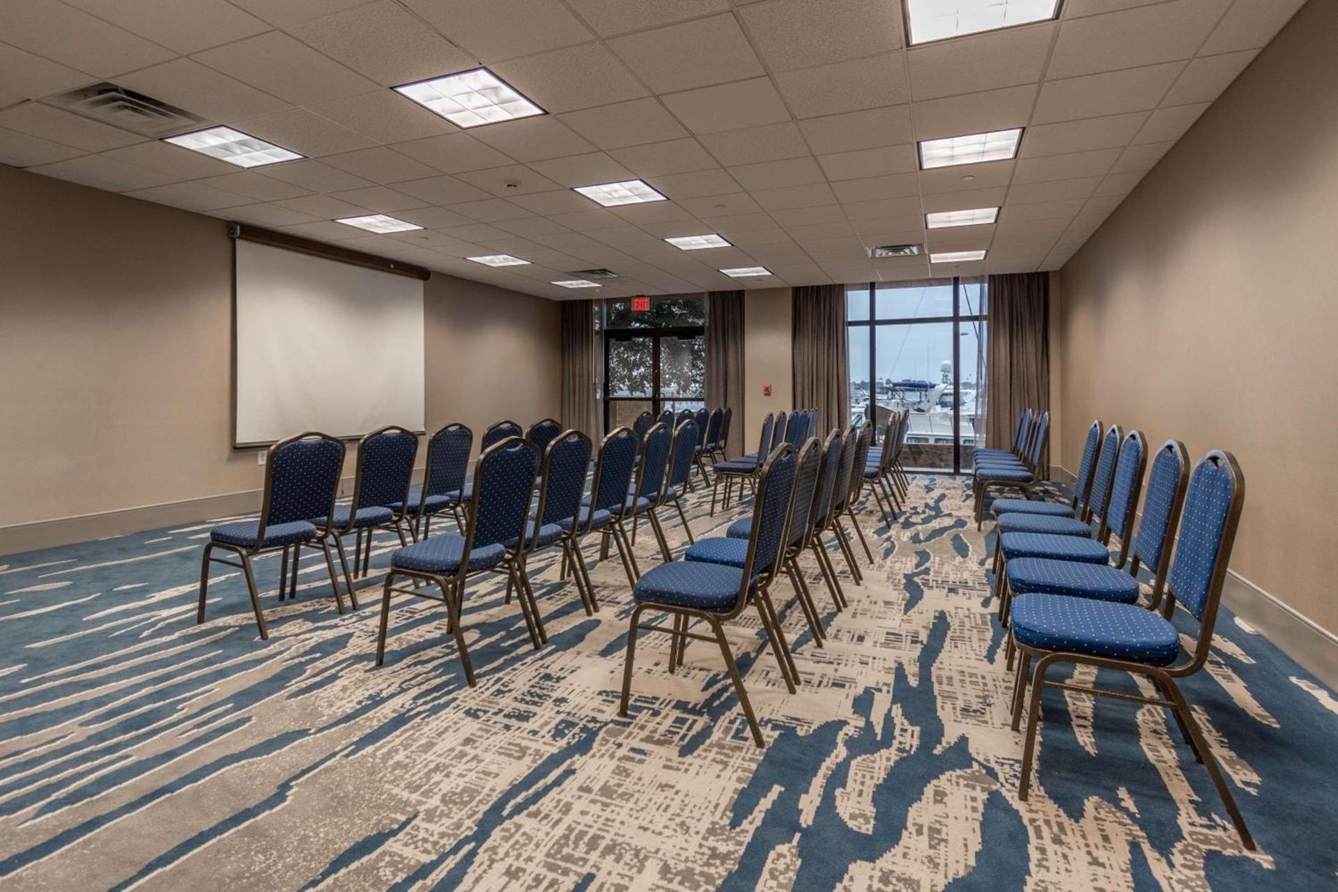 DoubleTree by Hilton New Bern - Riverfront photo 20