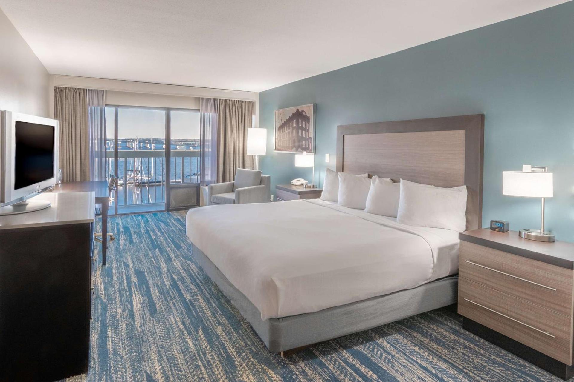 DoubleTree by Hilton New Bern - Riverfront photo 31