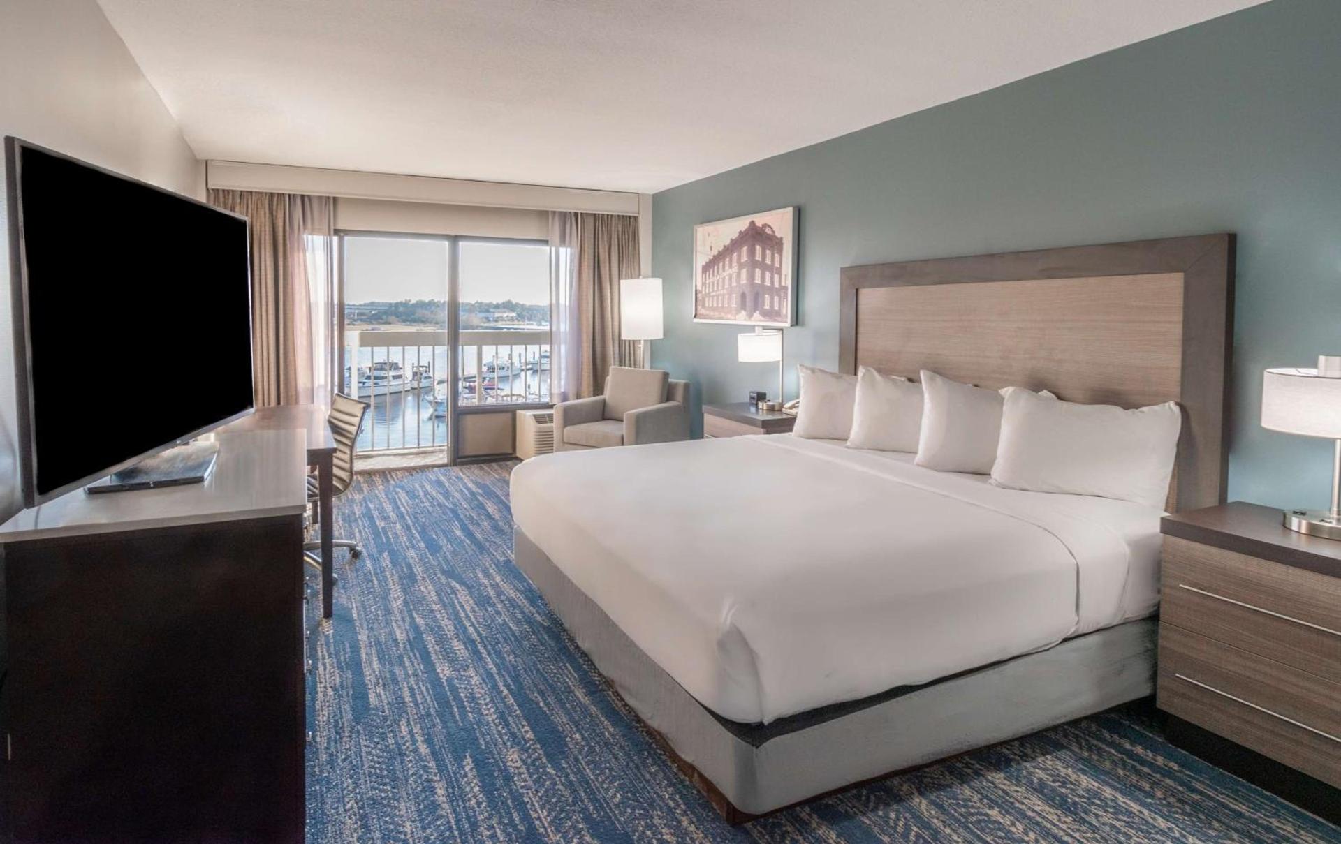 DoubleTree by Hilton New Bern - Riverfront photo 33