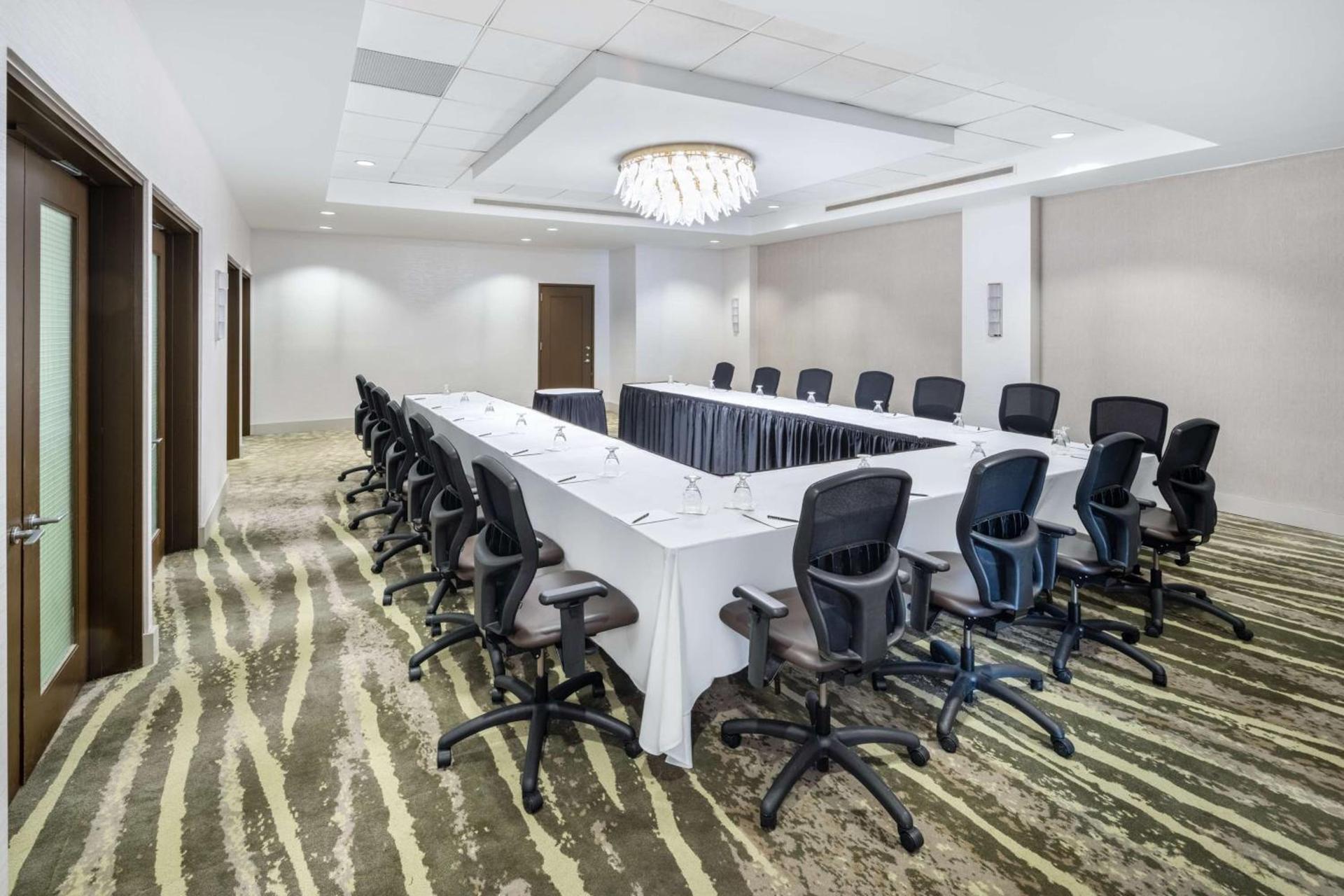 Hilton Hasbrouck Heights-Meadowlands photo 44