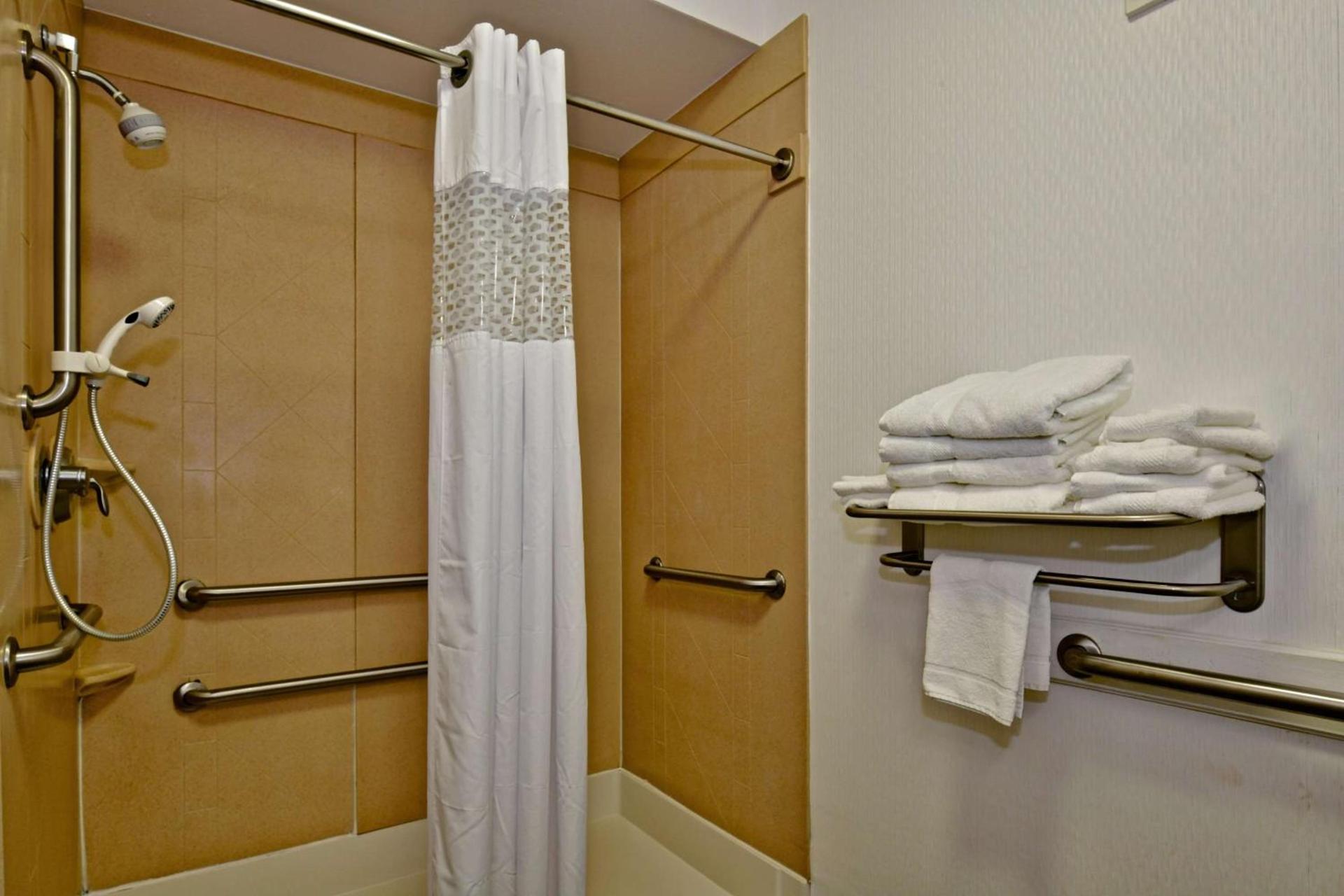 Hampton Inn & Suites Fredericksburg photo 12