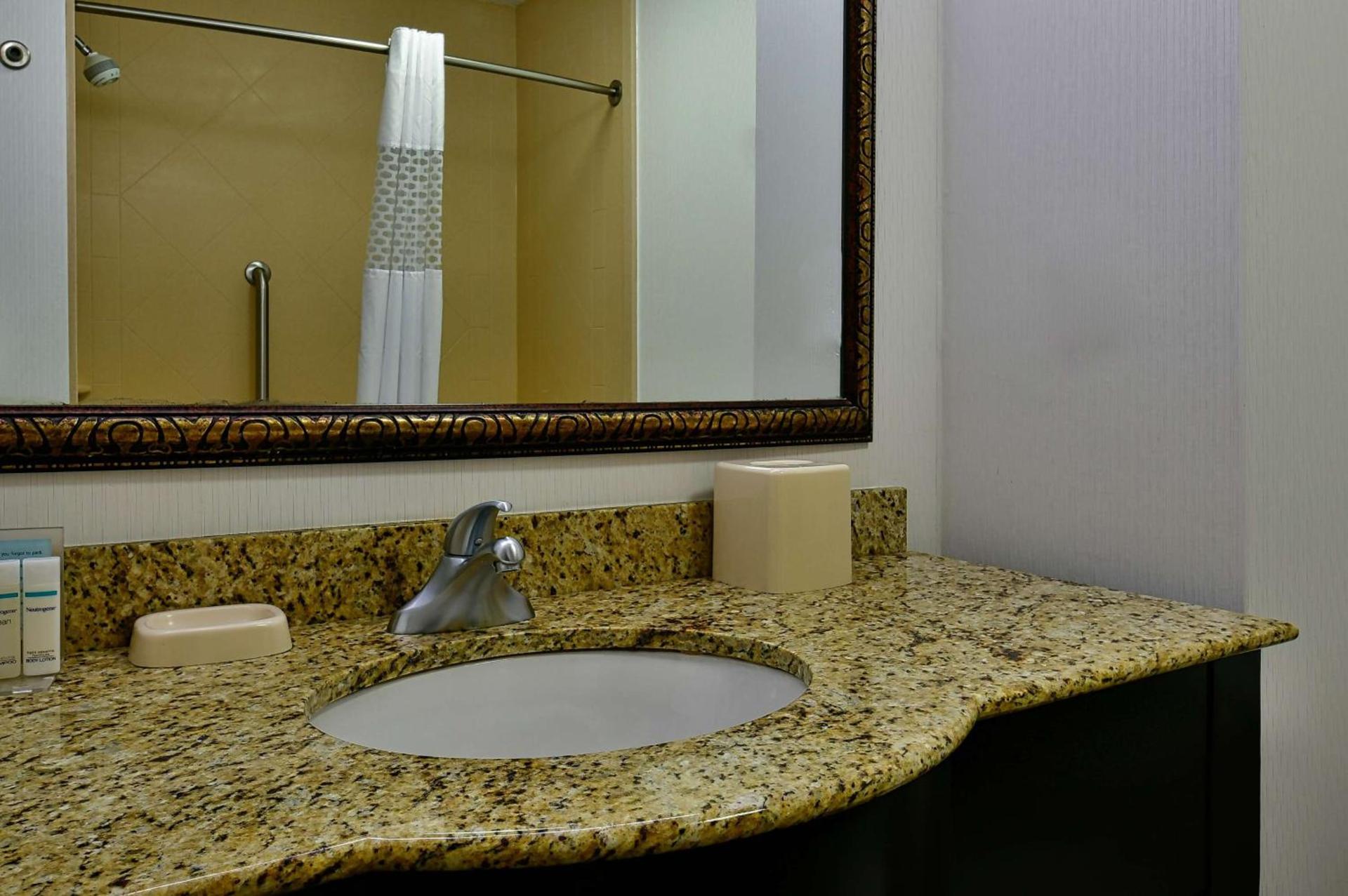 Hampton Inn & Suites Fredericksburg photo 16