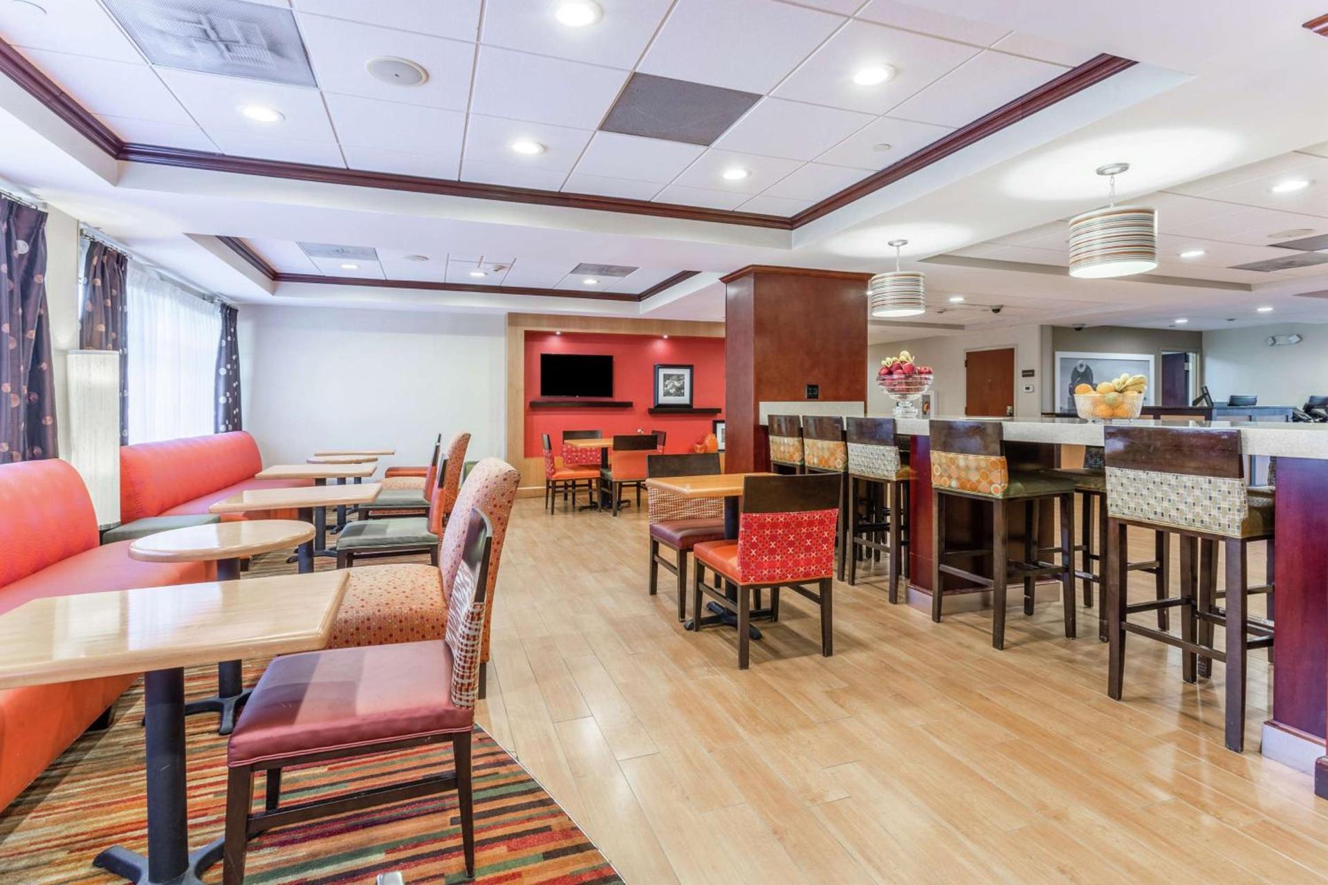 Hampton Inn Groton/Mystic photo 3