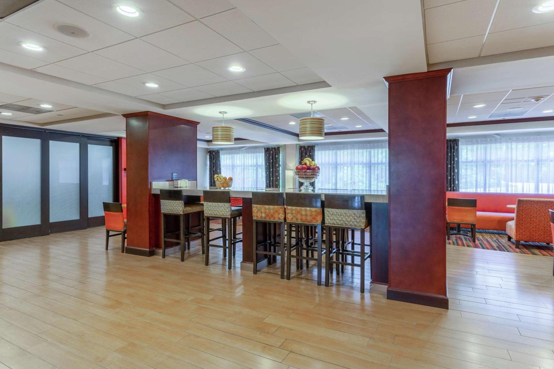 Hampton Inn Groton/Mystic photo 8
