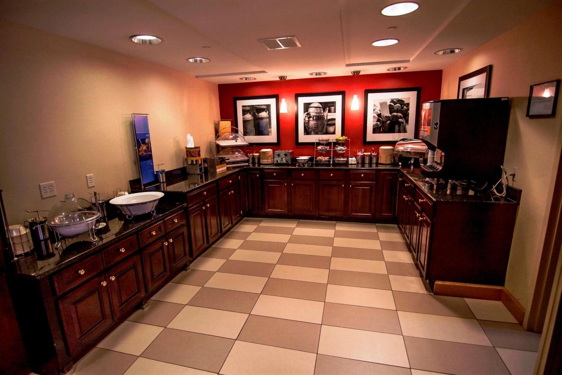 Hampton Inn Groton/Mystic photo 12