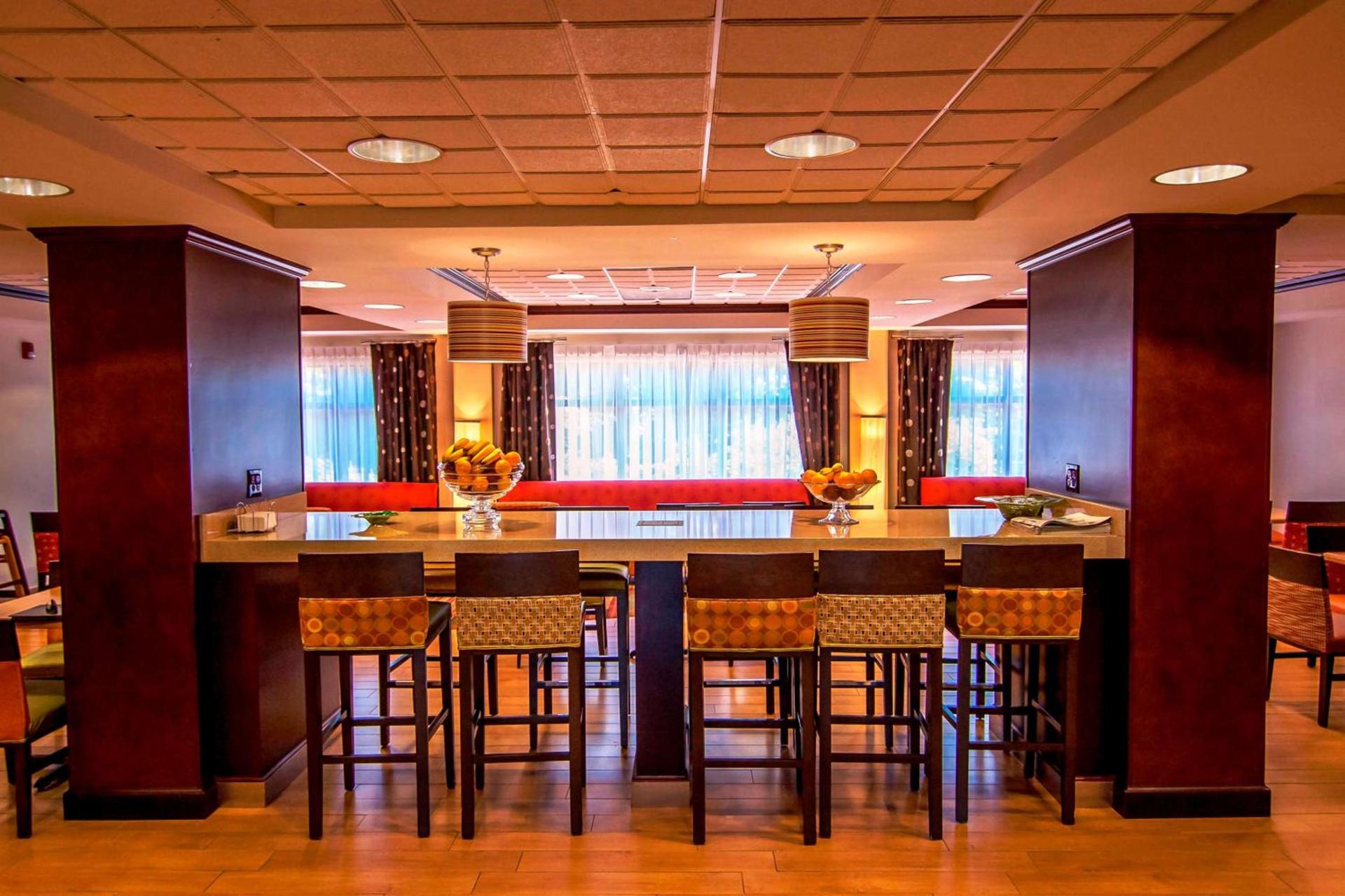 Hampton Inn Groton/Mystic photo 14