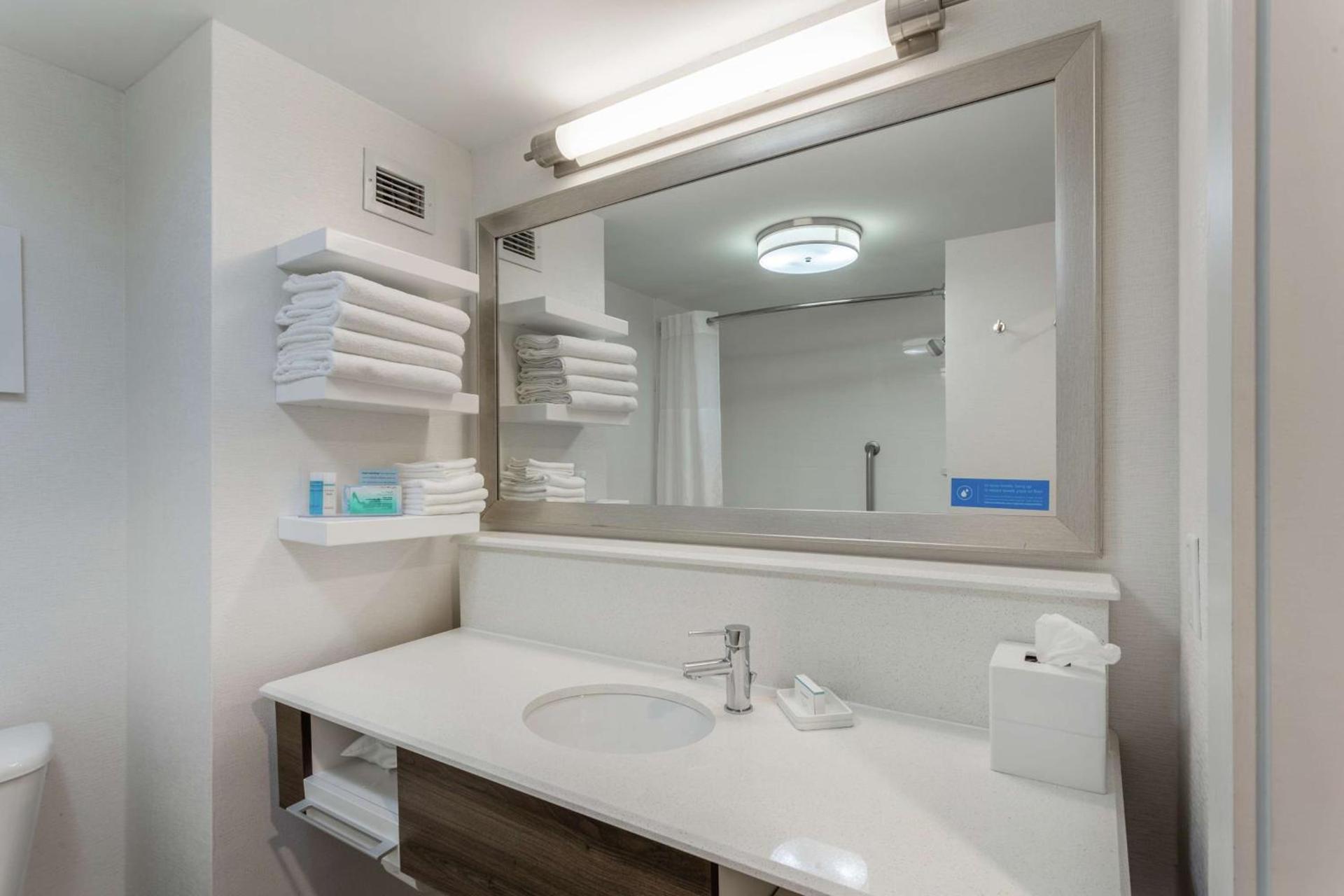 Hampton Inn Groton/Mystic photo 22