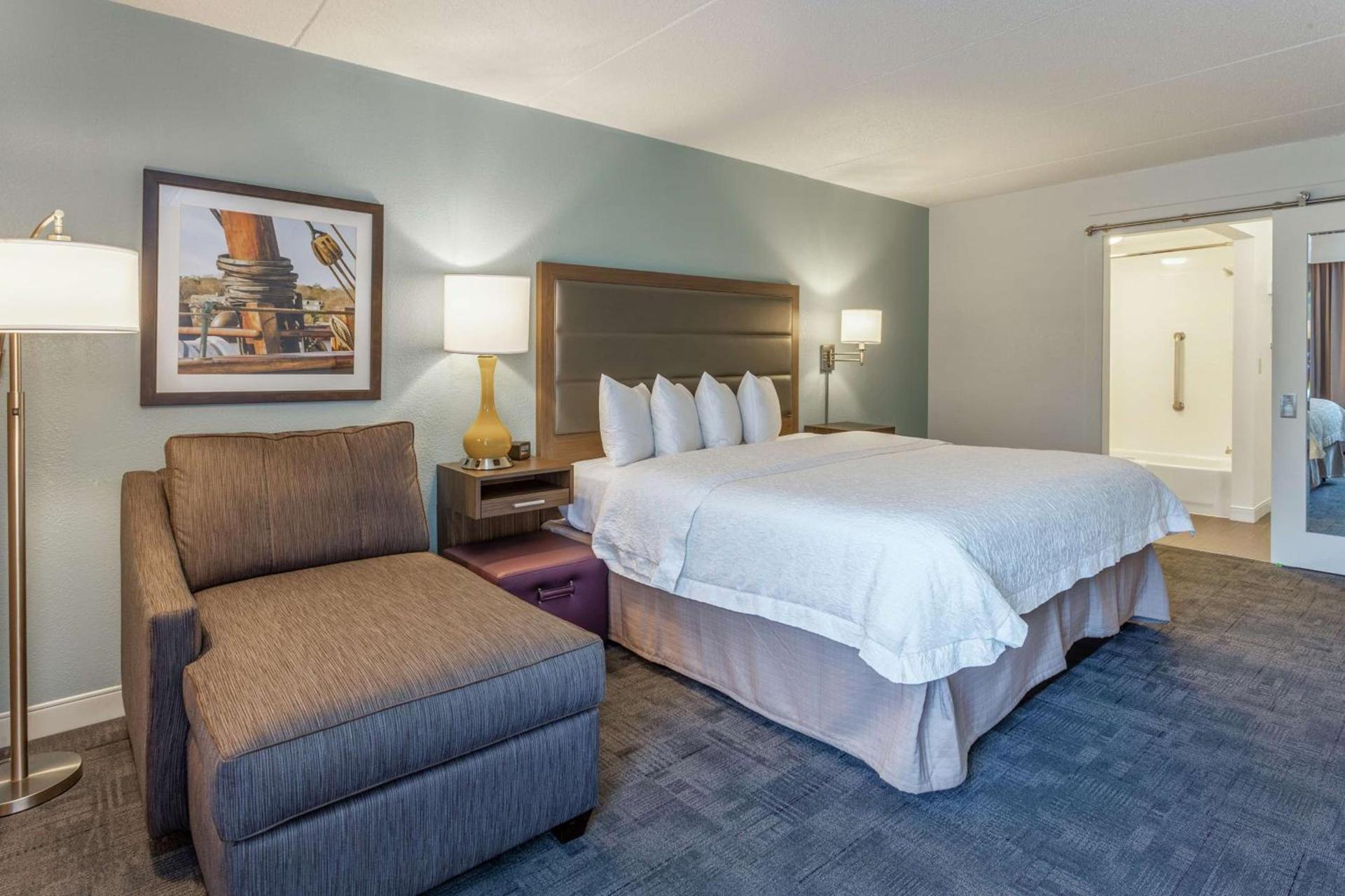 Hampton Inn Groton/Mystic photo 21