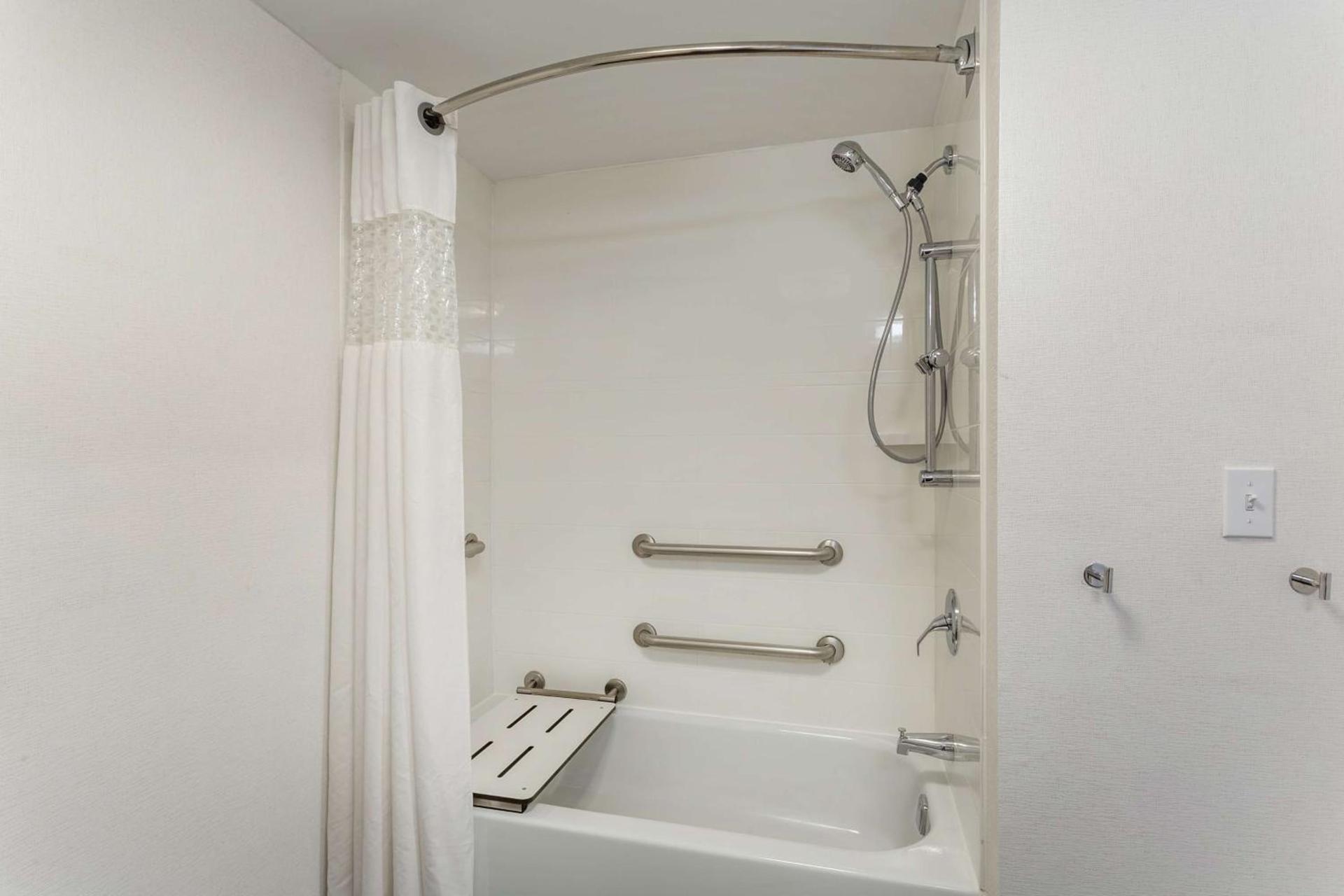 Hampton Inn Groton/Mystic photo 23