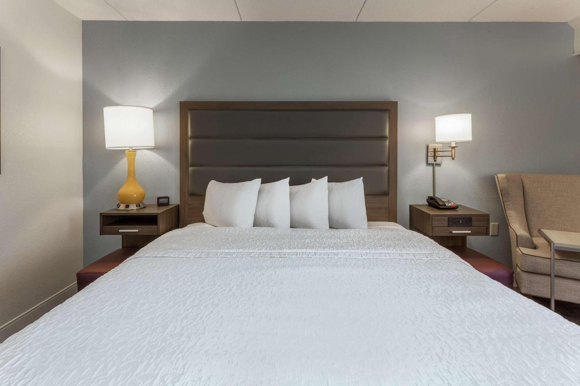 Hampton Inn Groton/Mystic photo 25