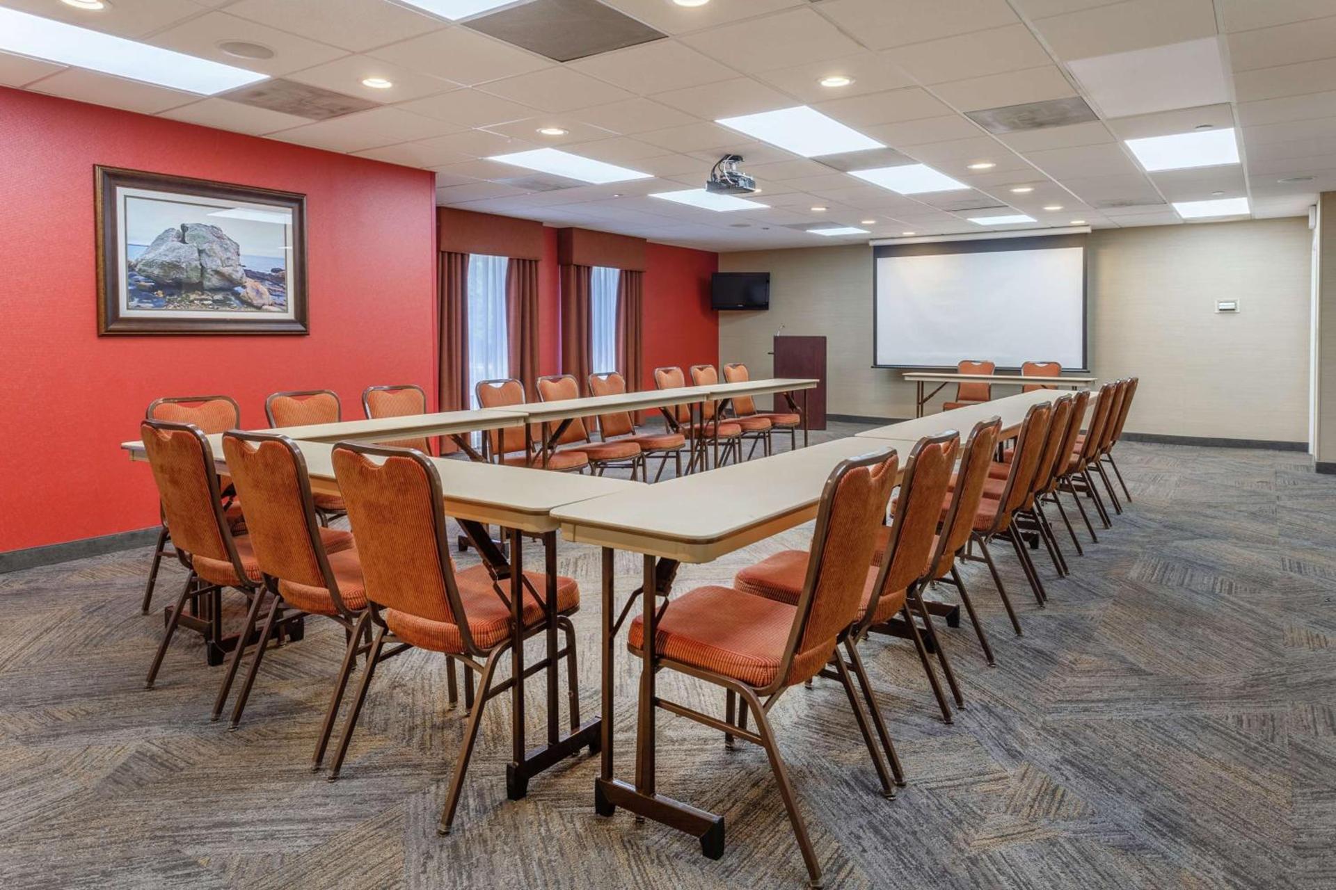 Hampton Inn Groton/Mystic photo 34