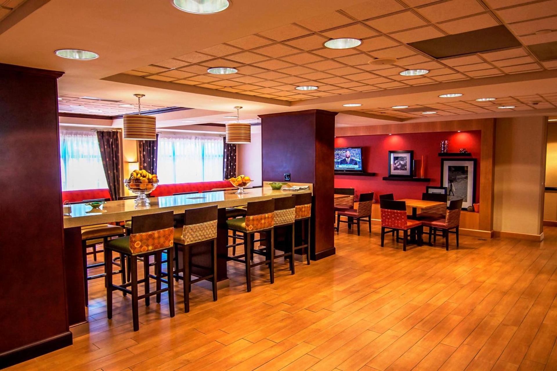 Hampton Inn Groton/Mystic photo 39