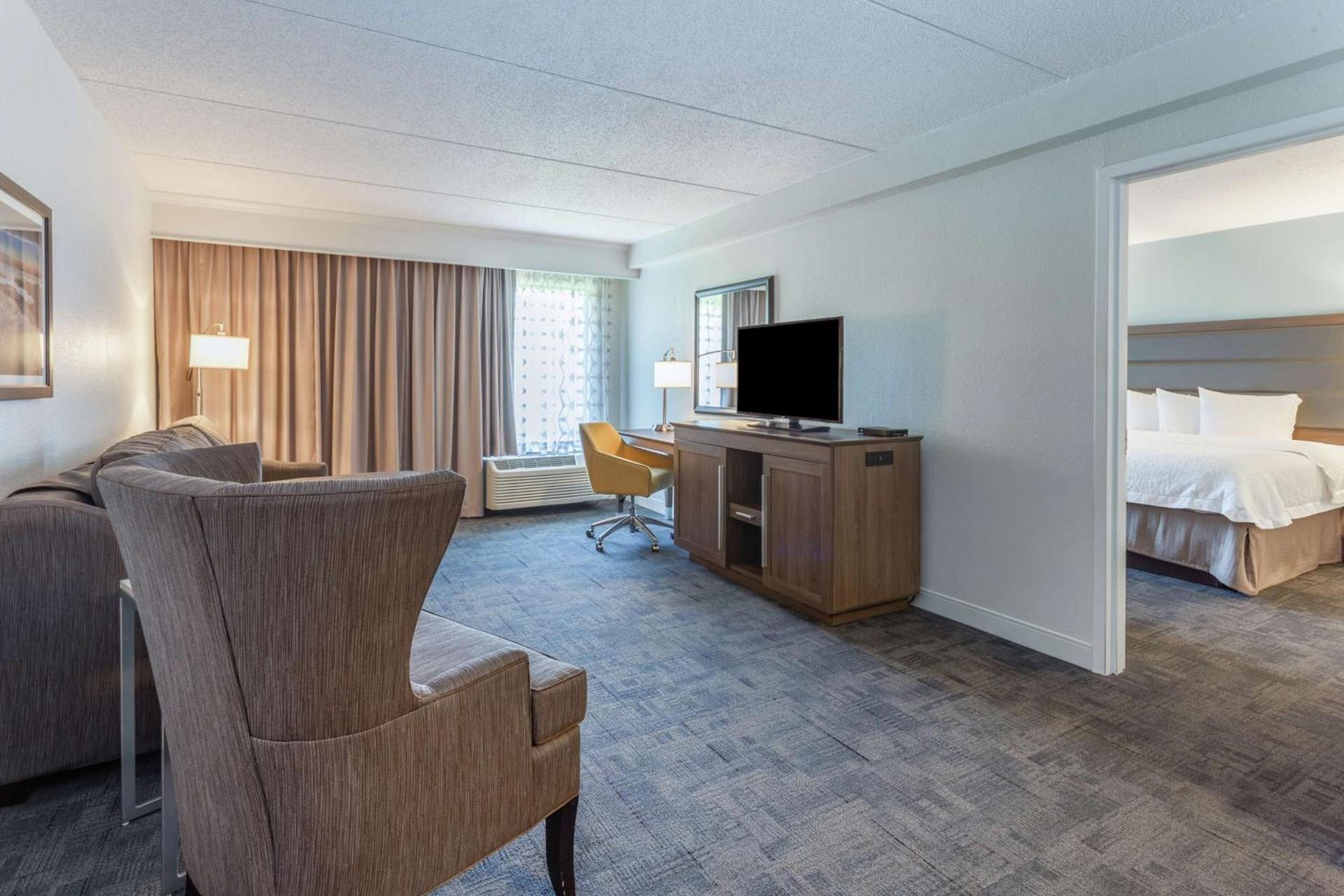 Hampton Inn Groton/Mystic photo 40
