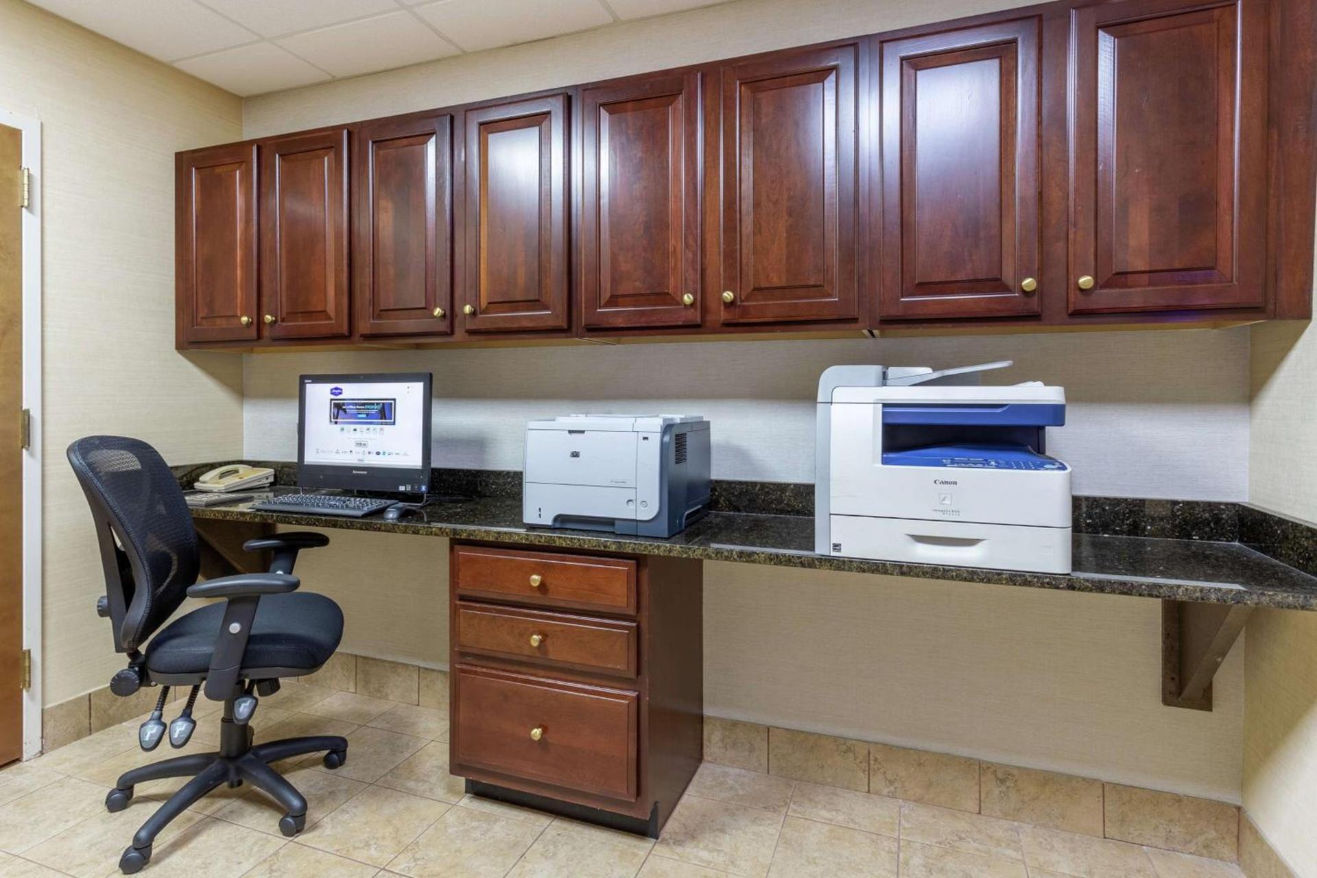 Hampton Inn Groton/Mystic photo 43