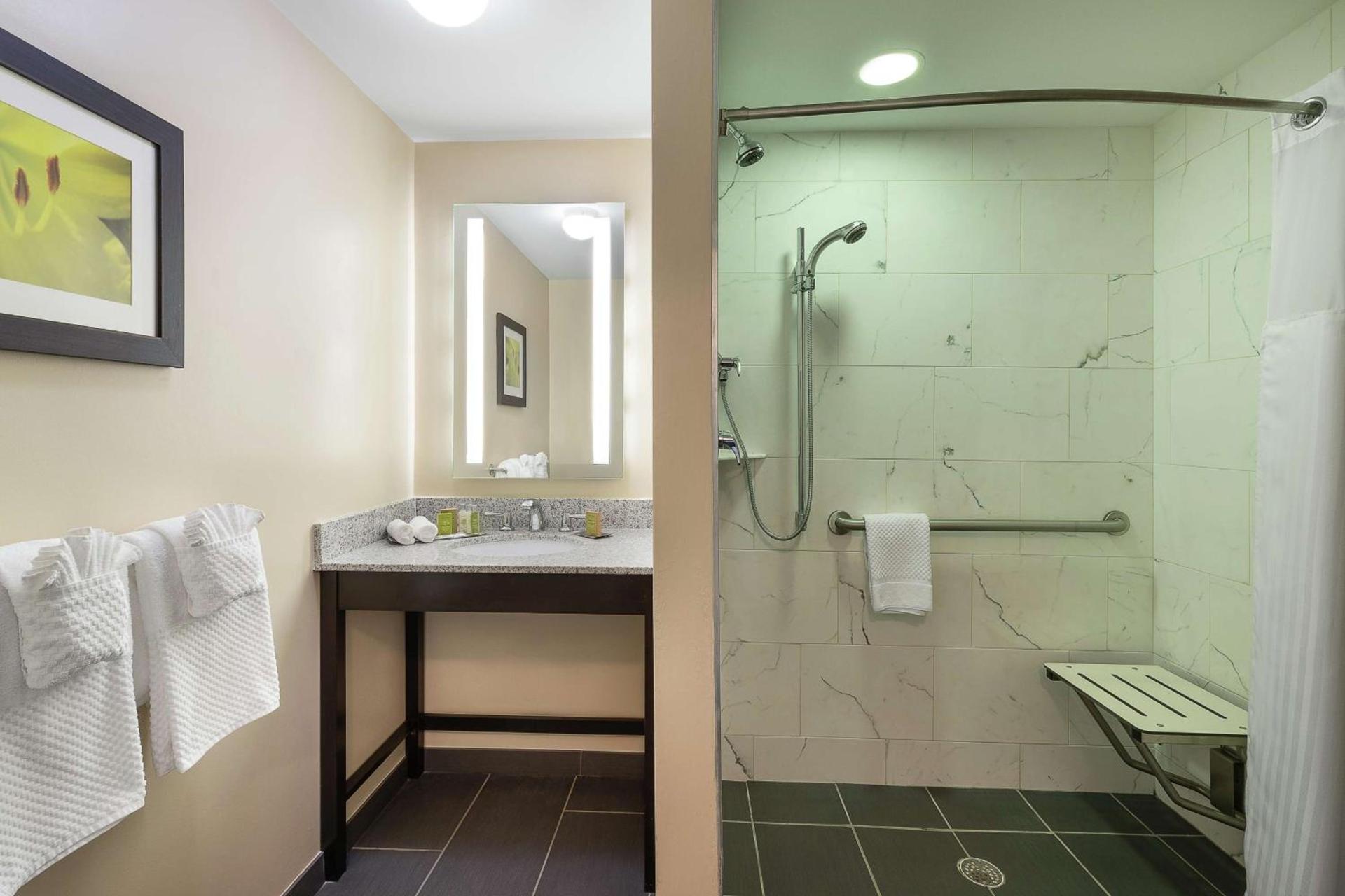 DoubleTree by Hilton Cape Cod - Hyannis photo 41