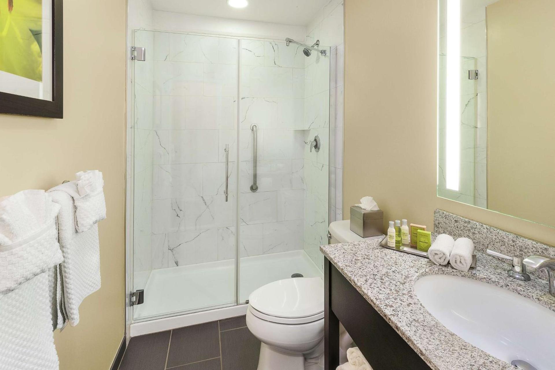 DoubleTree by Hilton Cape Cod - Hyannis photo 46