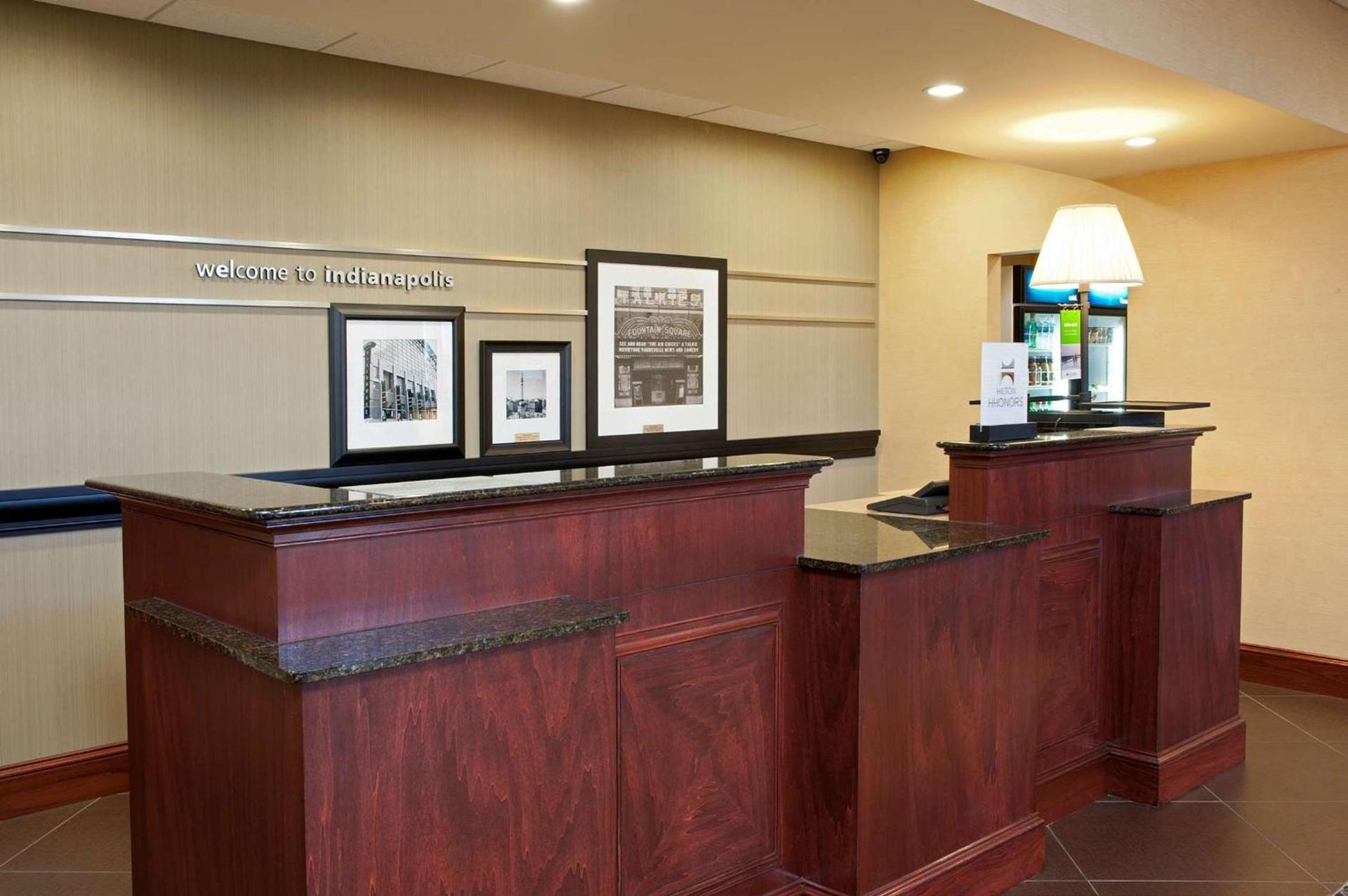 Hampton Inn & Suites Indianapolis-Airport photo 2