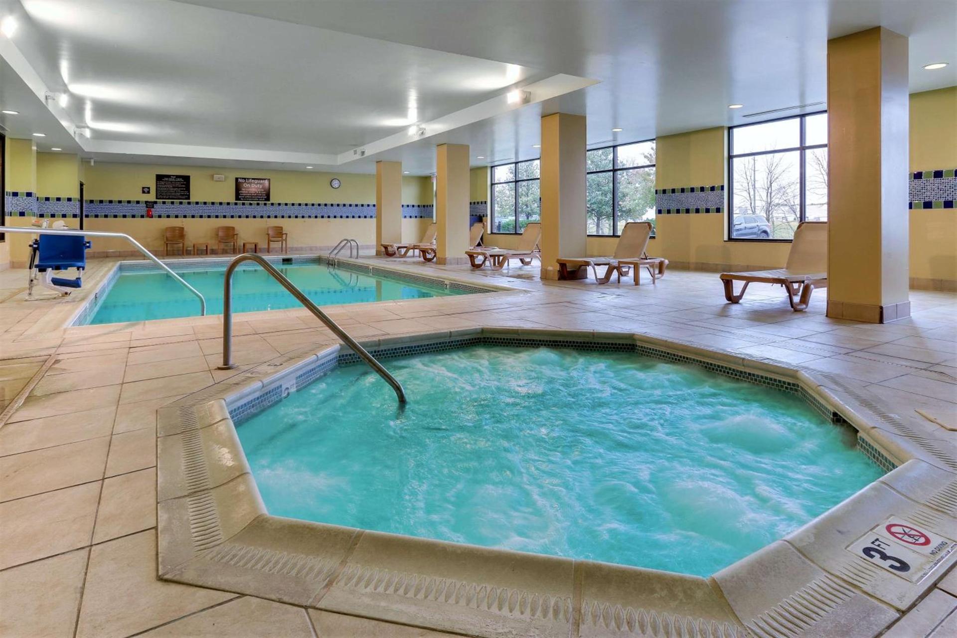Hampton Inn & Suites Indianapolis-Airport photo 3