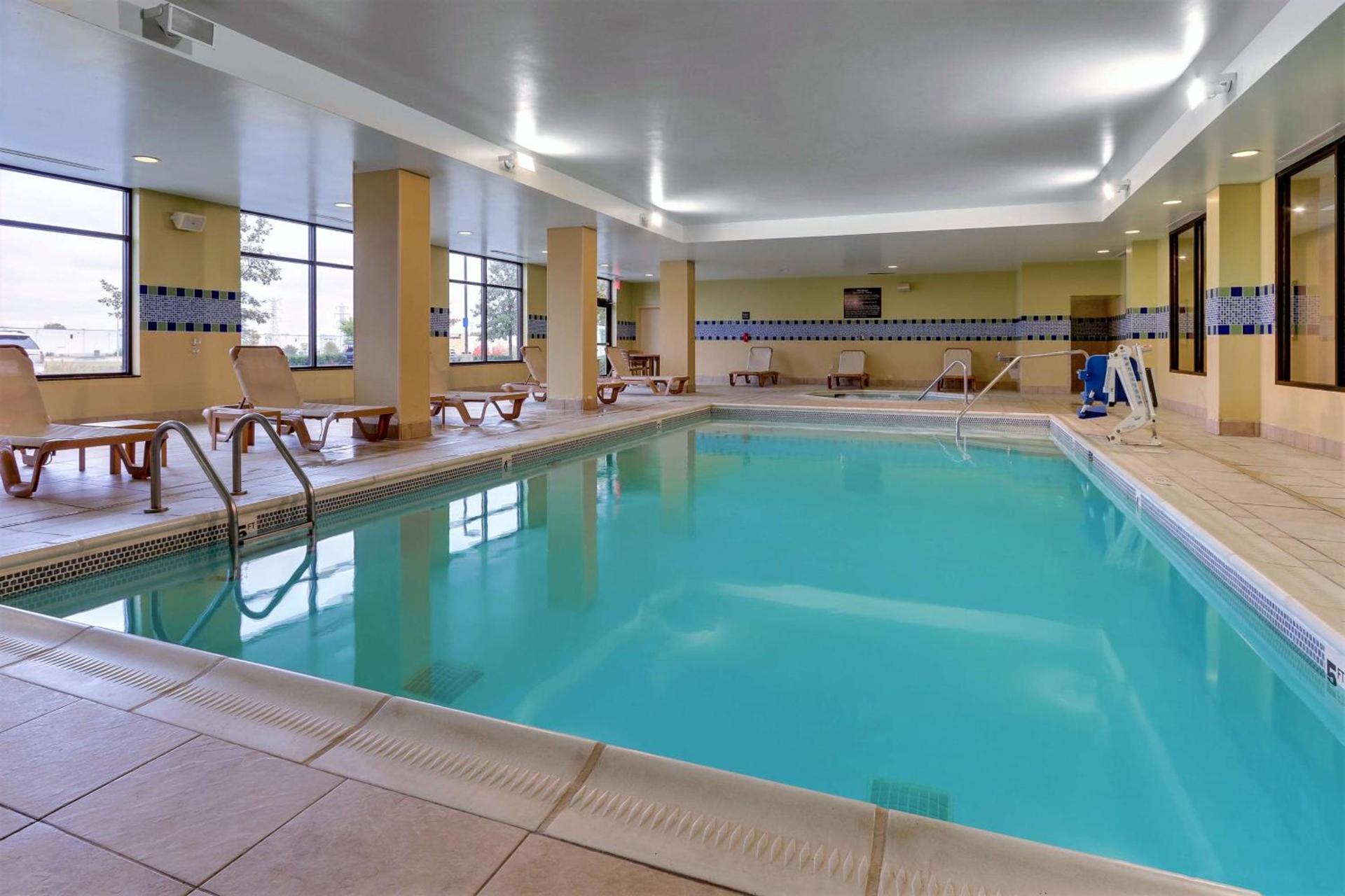 Hampton Inn & Suites Indianapolis-Airport photo 5