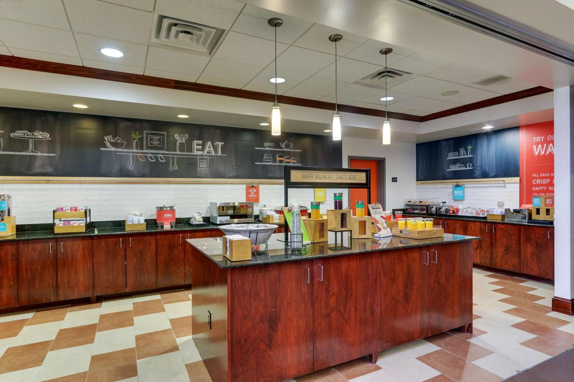 Hampton Inn & Suites Indianapolis-Airport photo 8