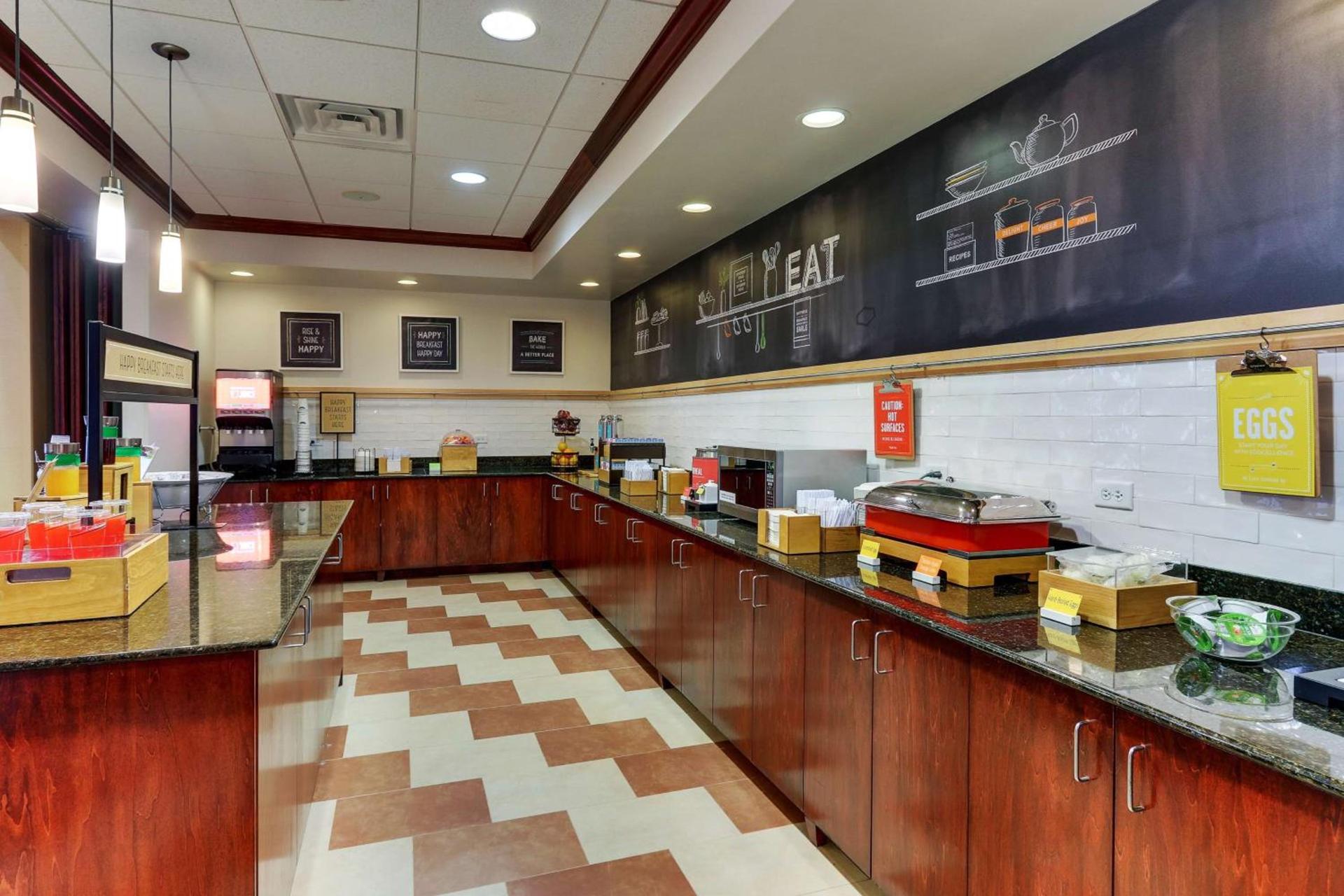 Hampton Inn & Suites Indianapolis-Airport photo 9