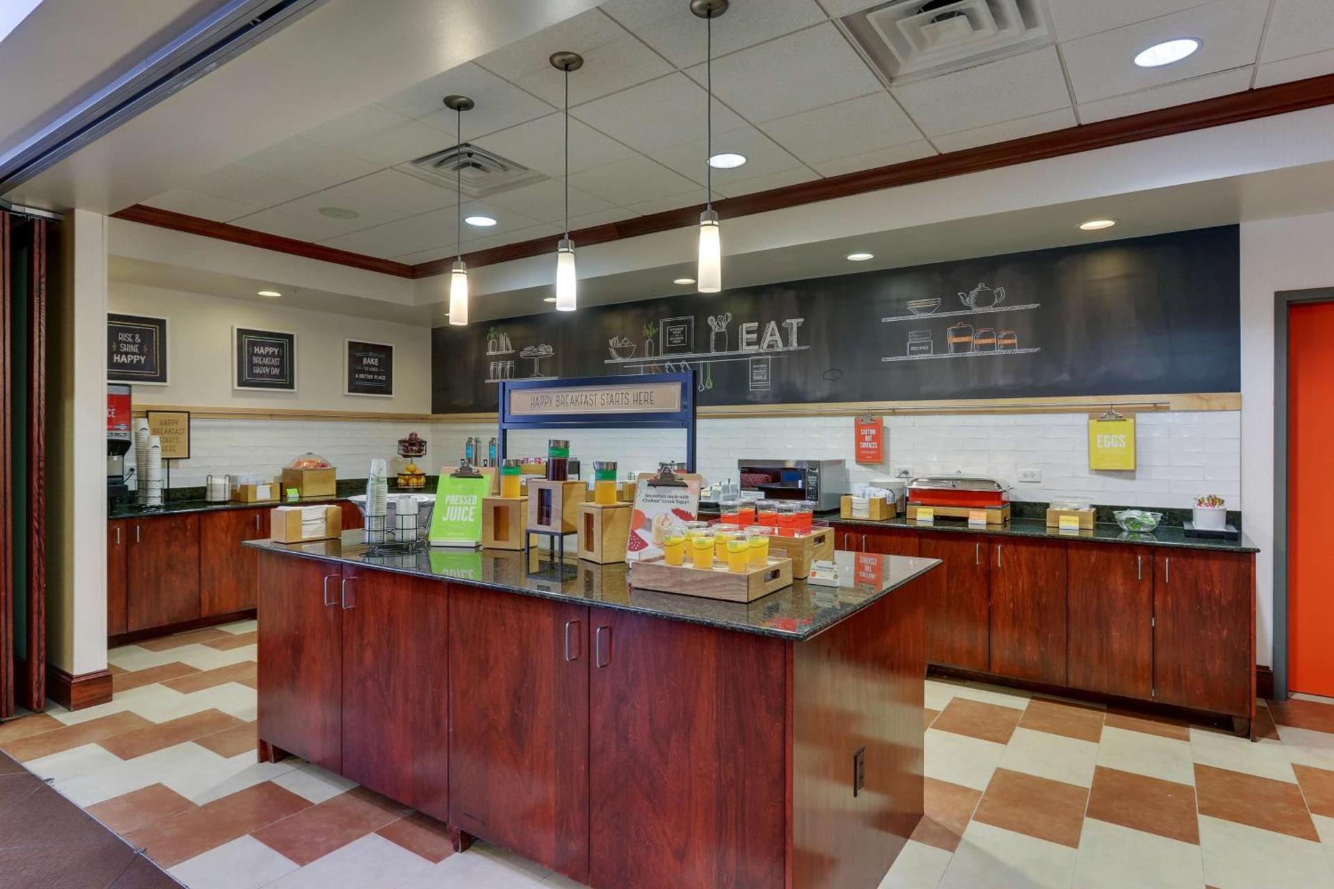 Hampton Inn & Suites Indianapolis-Airport photo 11