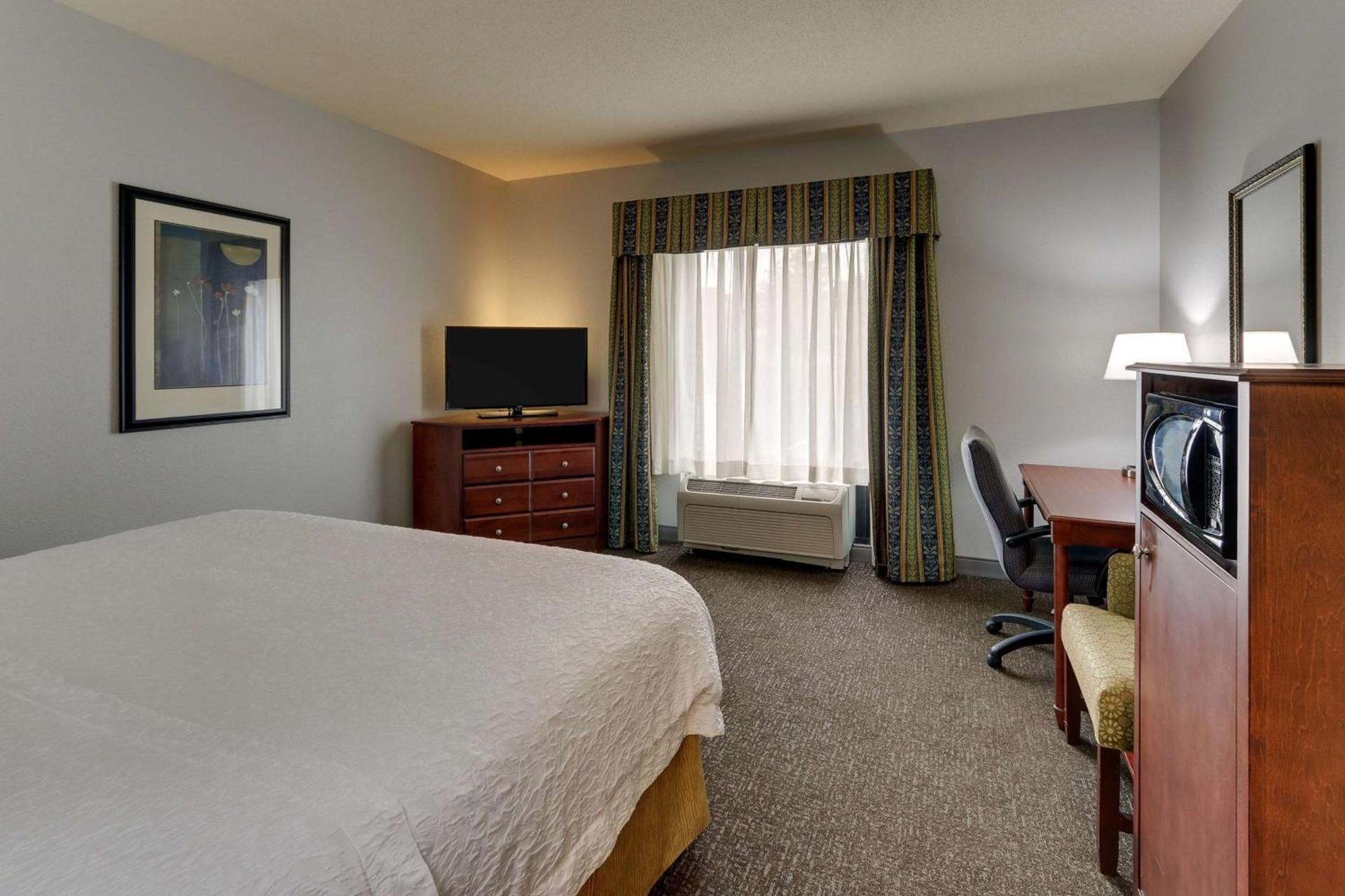 Hampton Inn & Suites Indianapolis-Airport photo 17