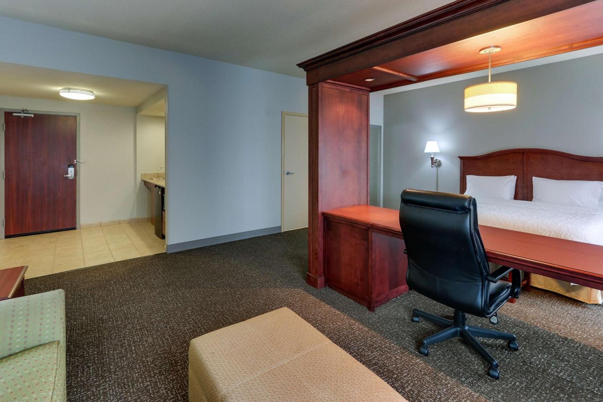 Hampton Inn & Suites Indianapolis-Airport photo 16