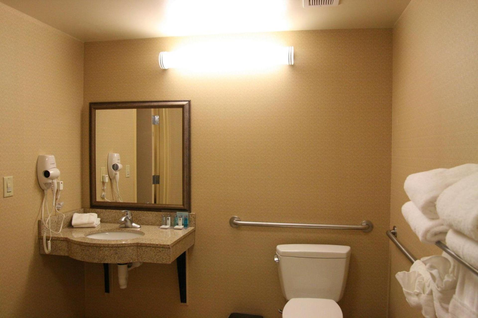 Hampton Inn & Suites Indianapolis-Airport photo 34